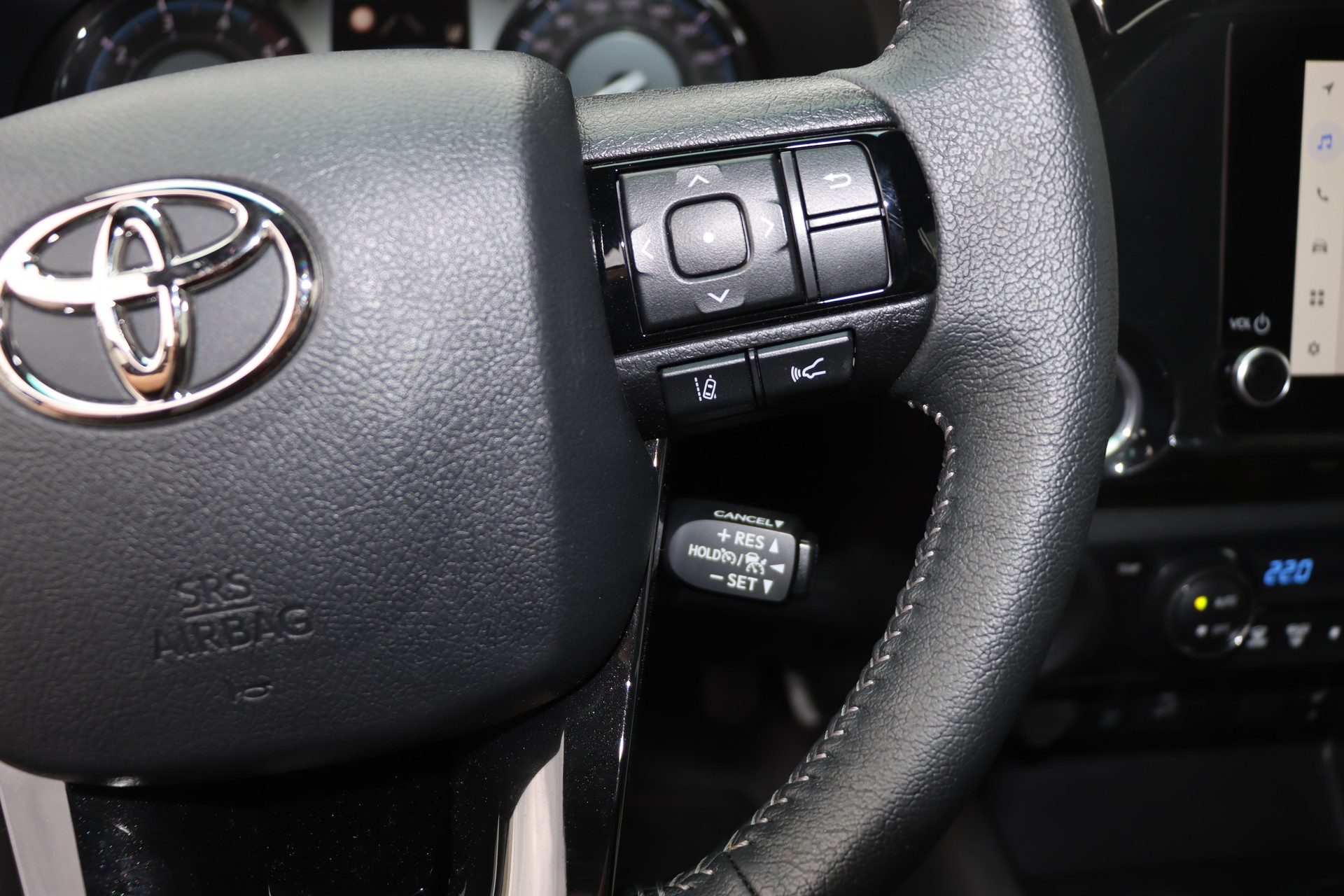 TOYOTA 2.8D-4D Invincible Extra Cap 4x4 A-image-15