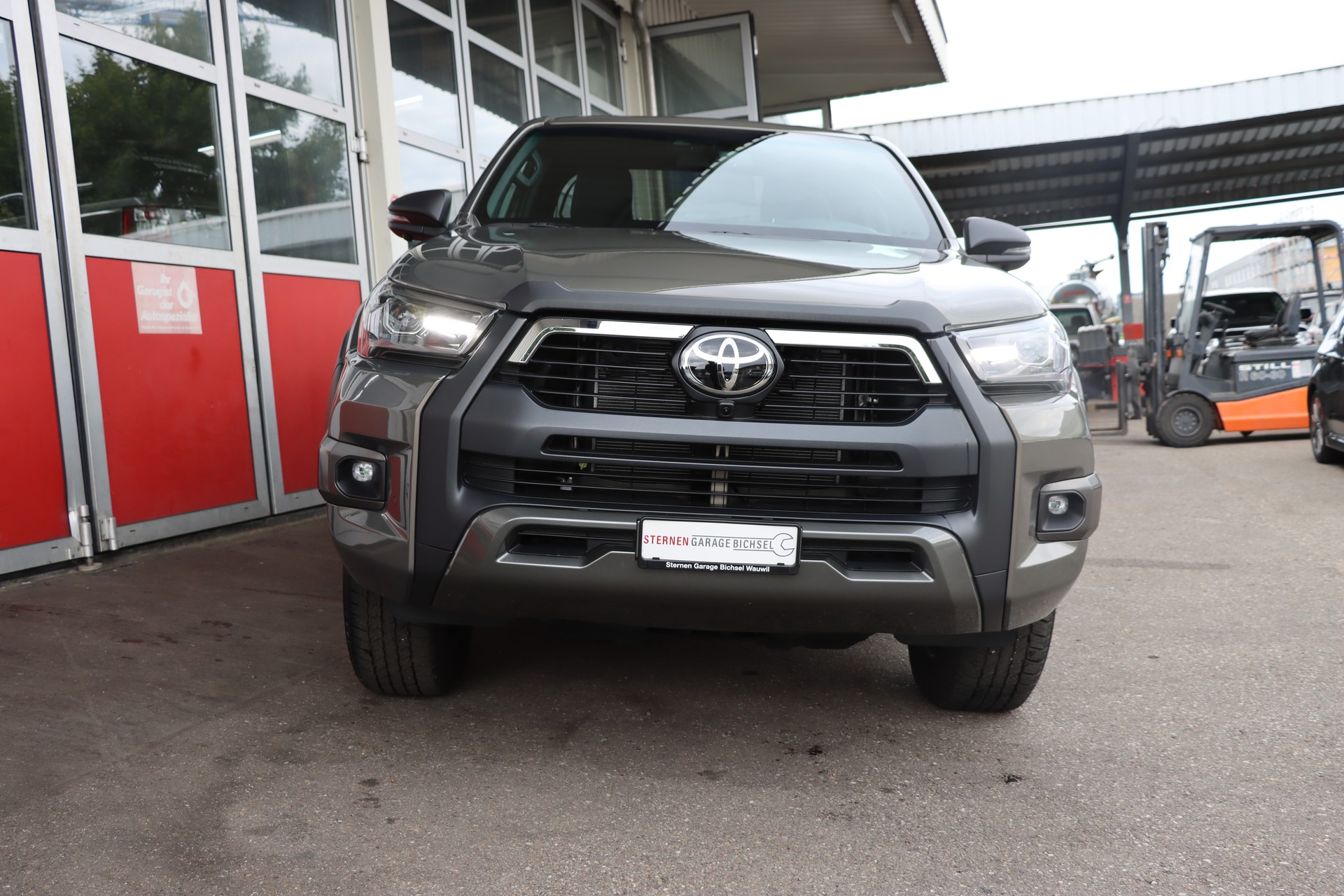 TOYOTA 2.8D-4D Invincible Extra Cap 4x4 A-image-2