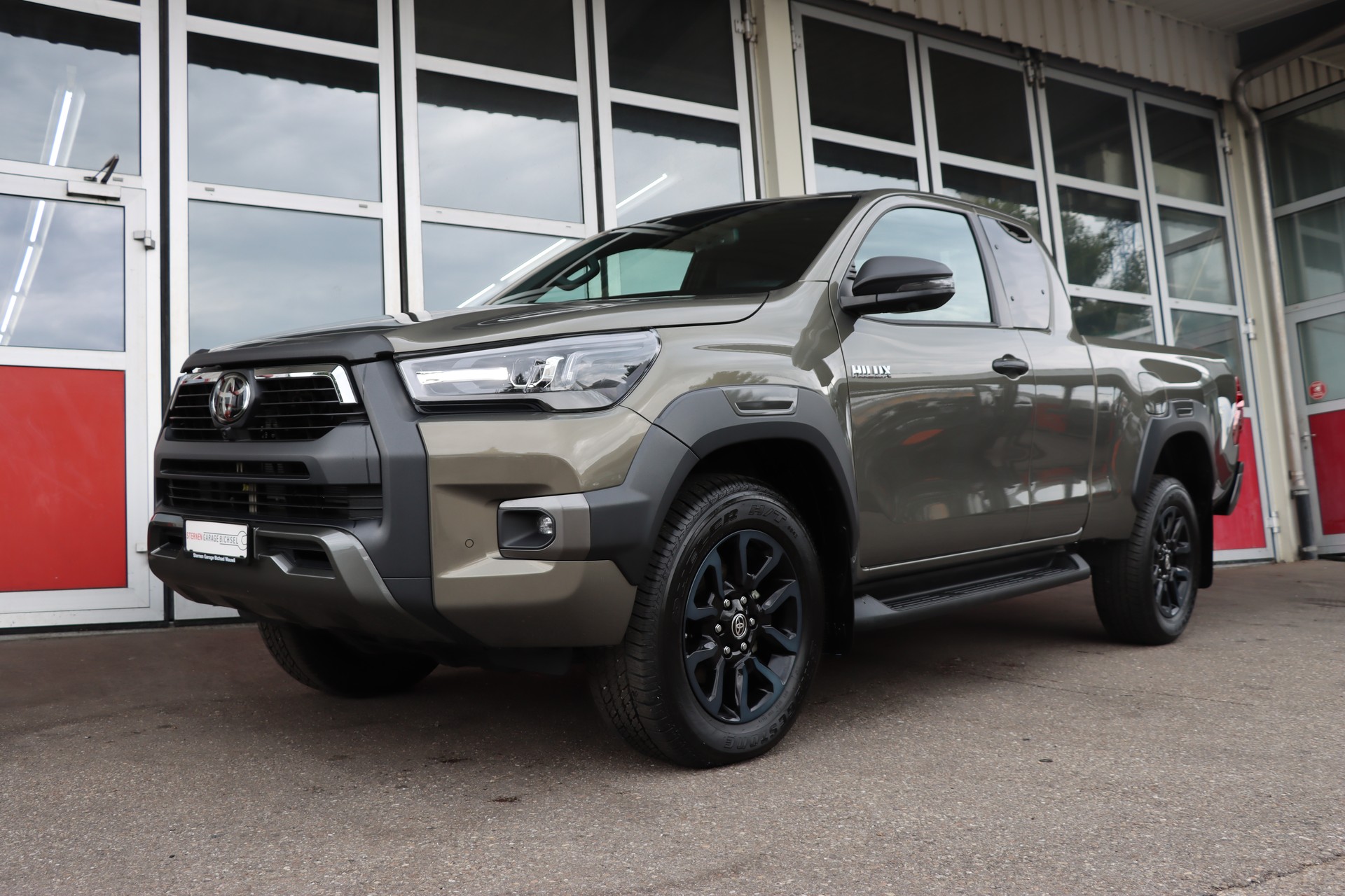 TOYOTA 2.8D-4D Invincible Extra Cap 4x4 A-image-0