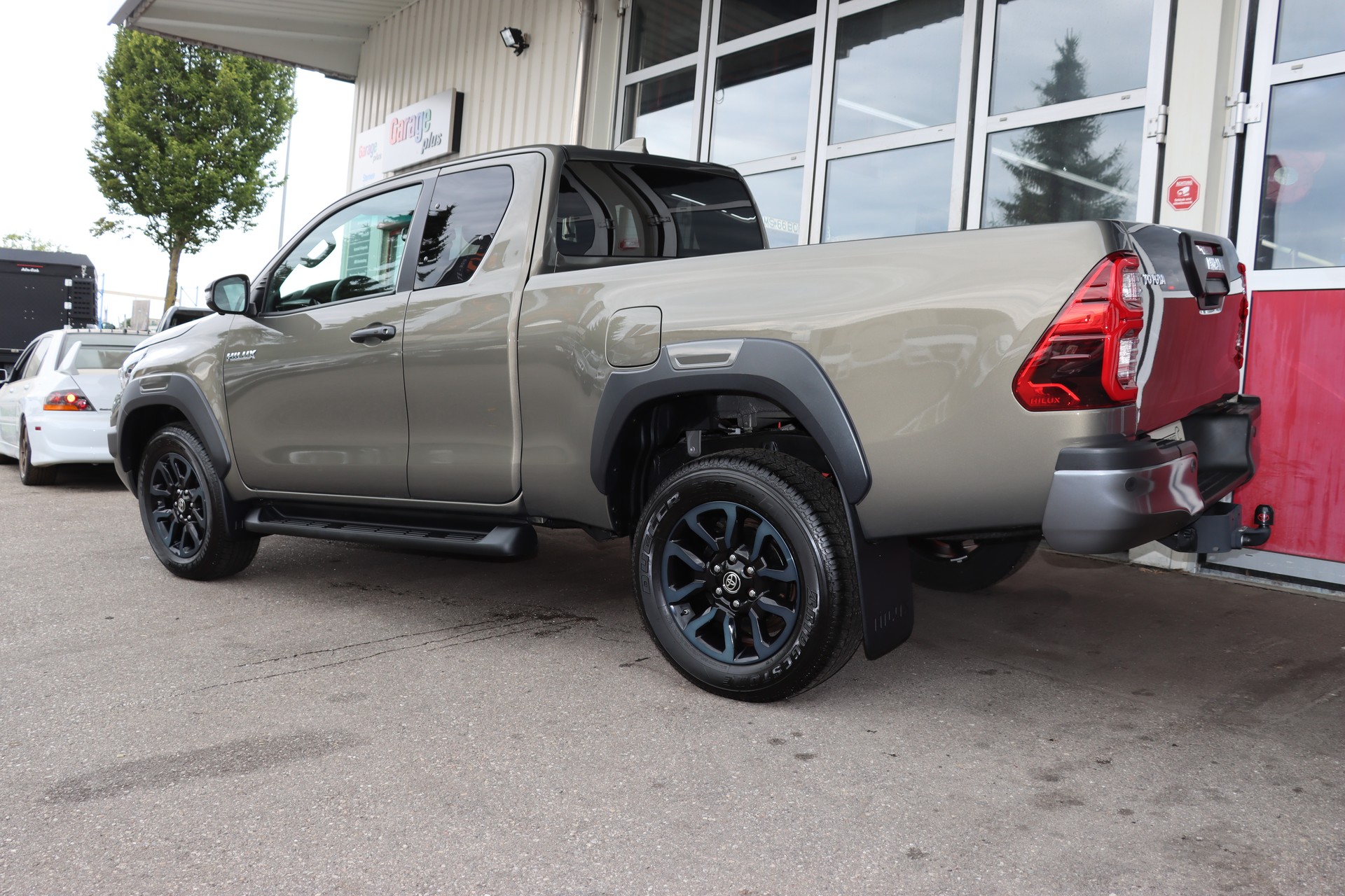 TOYOTA 2.8D-4D Invincible Extra Cap 4x4 A-image-5
