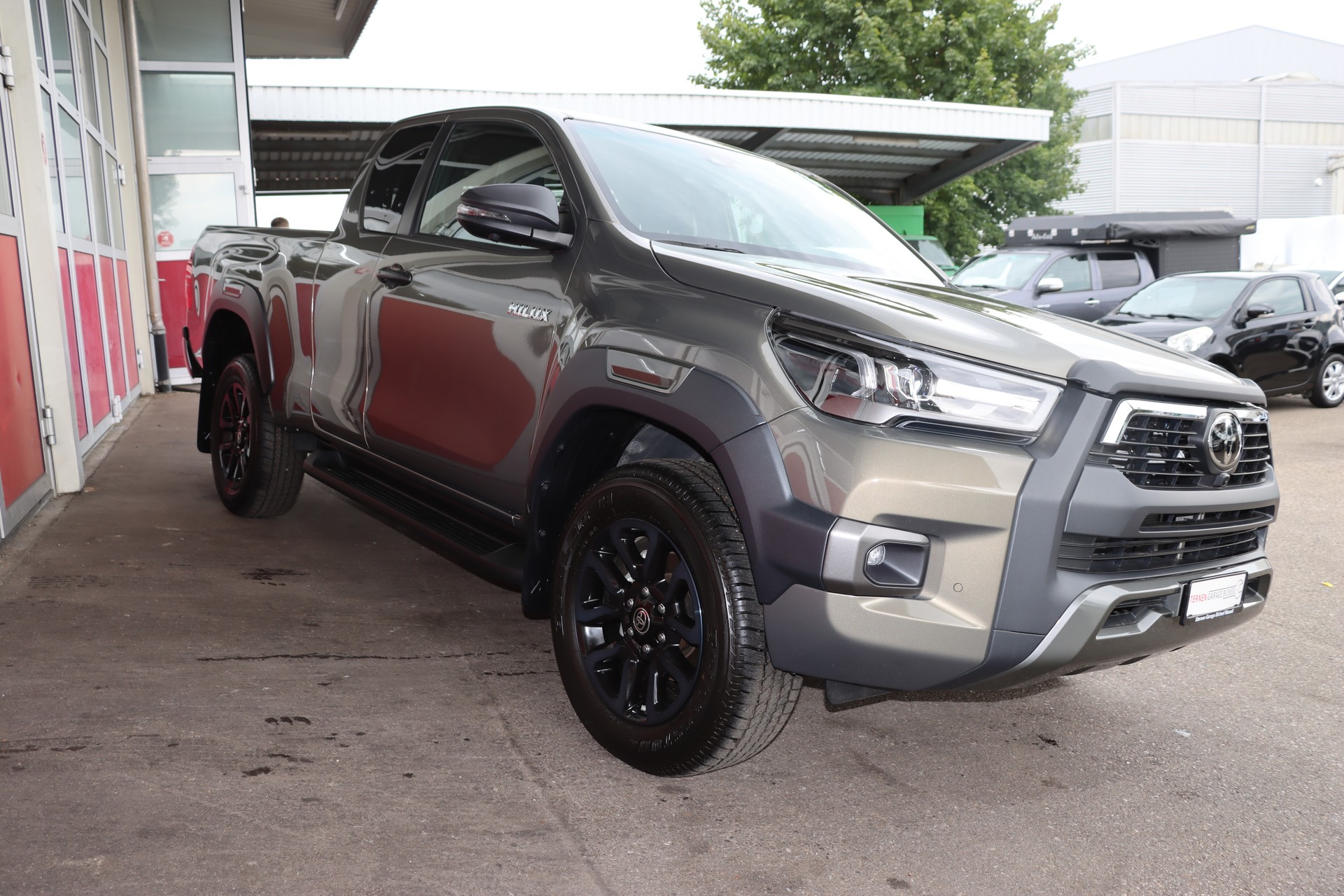 TOYOTA 2.8D-4D Invincible Extra Cap 4x4 A-image-3