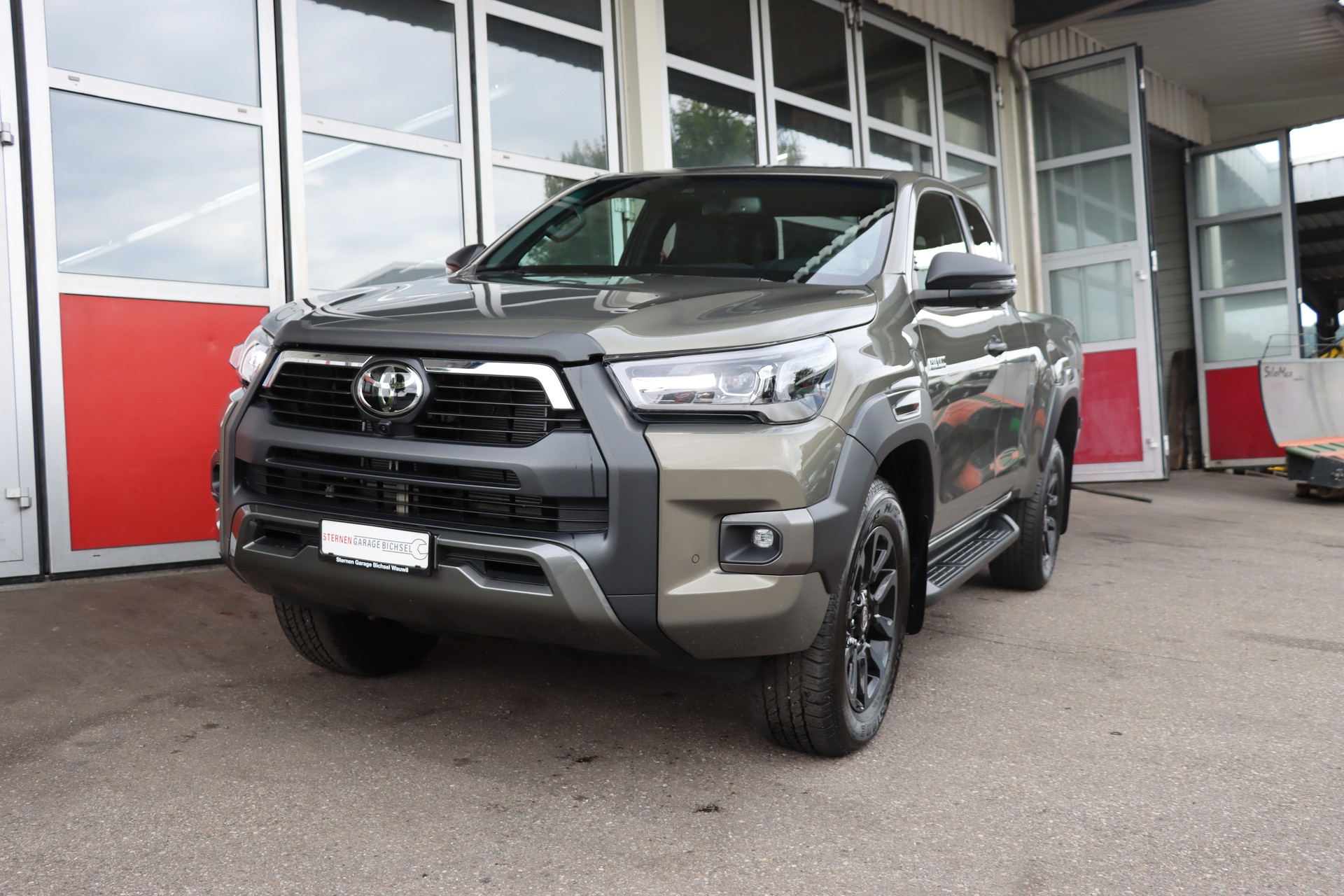 TOYOTA 2.8D-4D Invincible Extra Cap 4x4 A-image-1