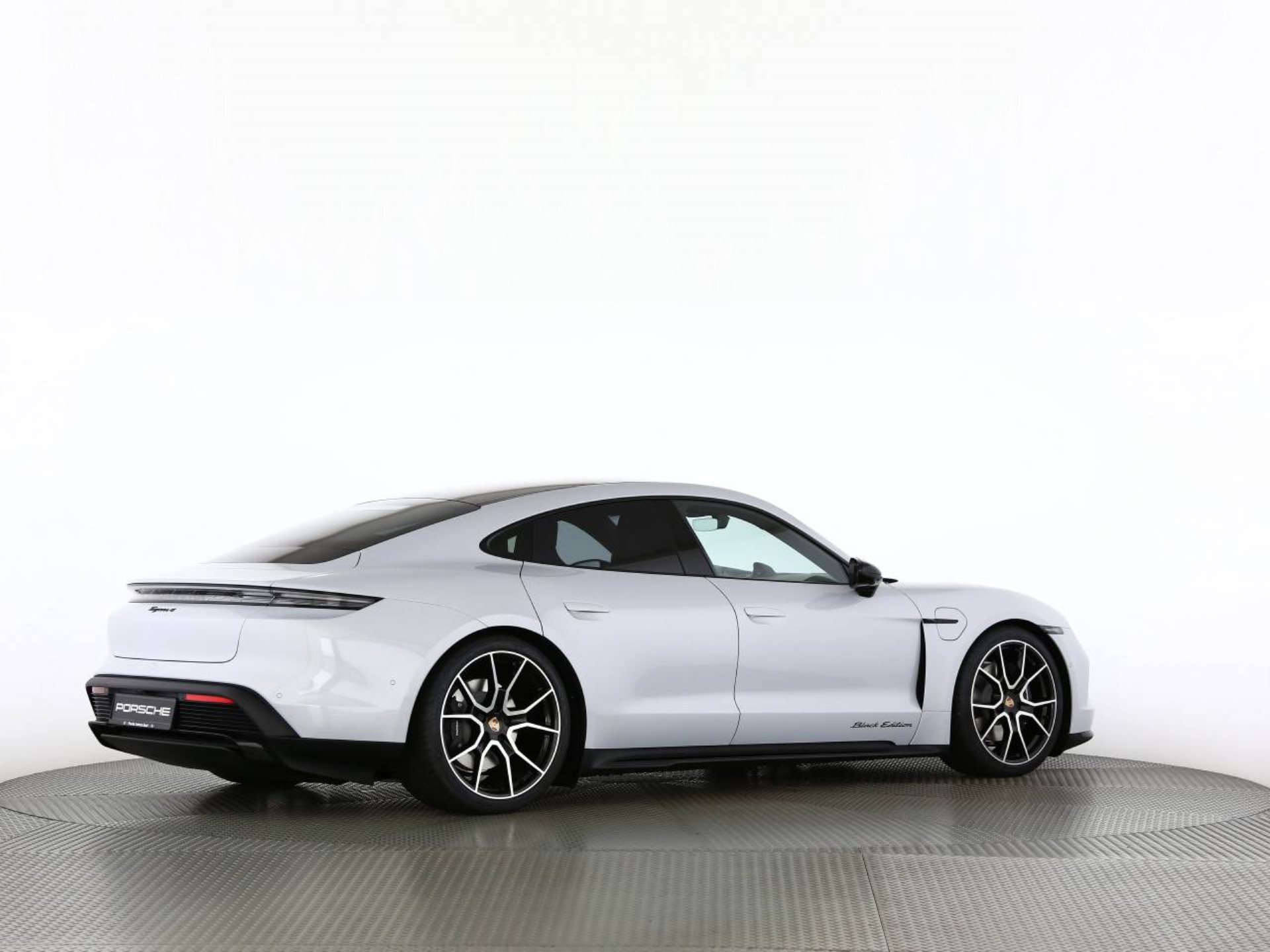 PORSCHE Taycan 4 Black Edition-image-16