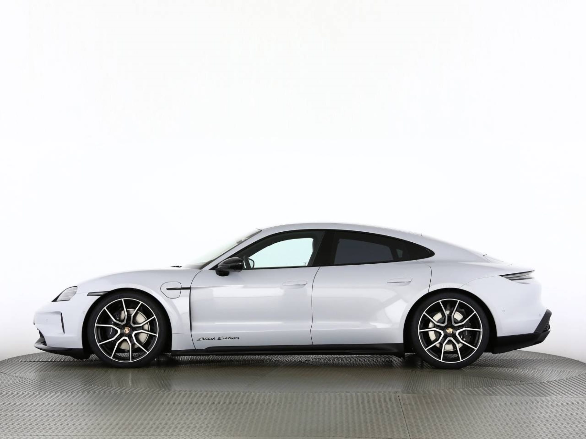 PORSCHE Taycan 4 Black Edition-image-25