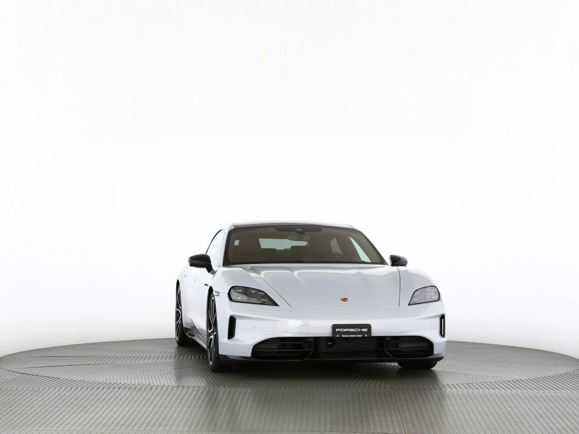 PORSCHE Taycan 4 Black Edition-image-8