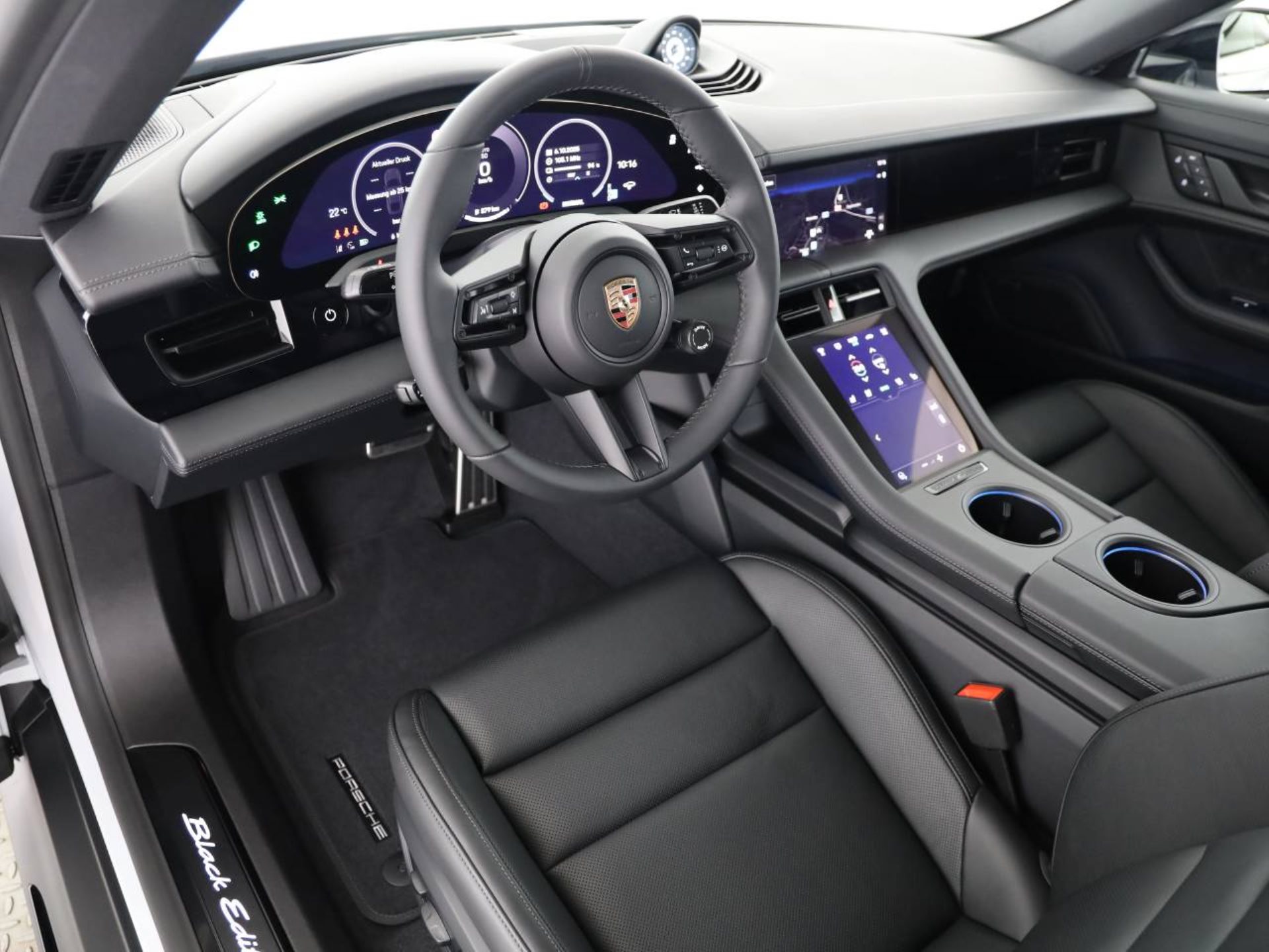PORSCHE Taycan 4 Black Edition-showroom-element-3