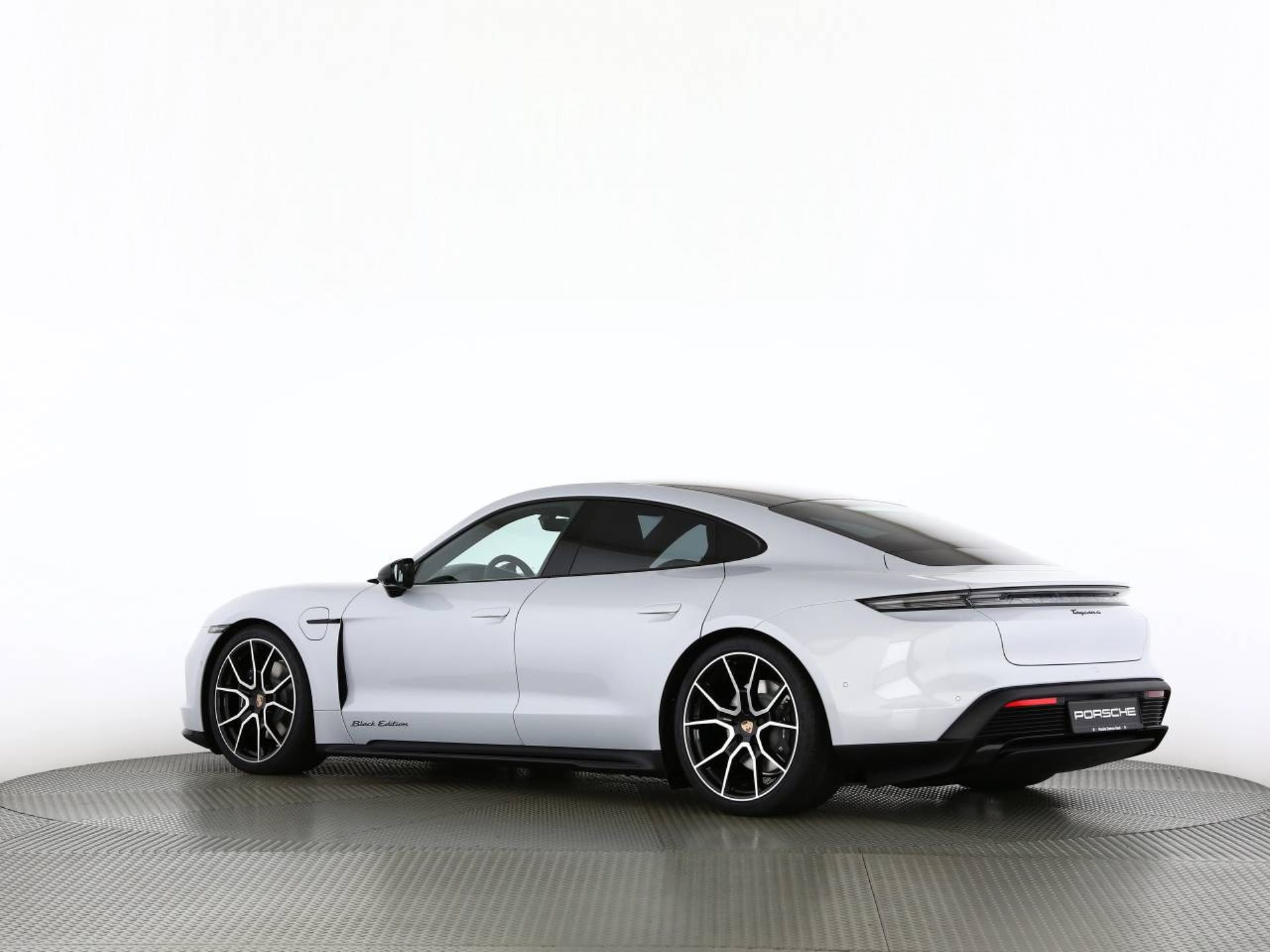 PORSCHE Taycan 4 Black Edition-image-22