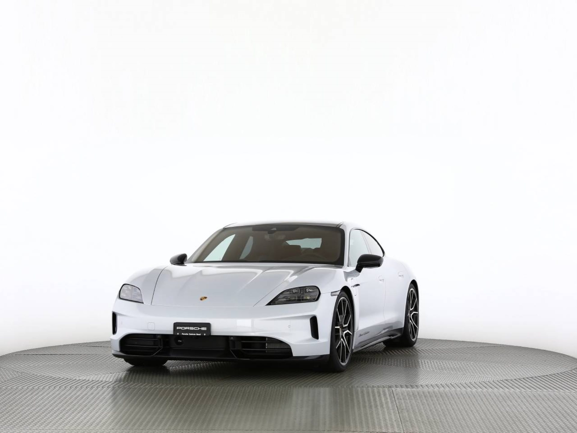 PORSCHE Taycan 4 Black Edition-image-30