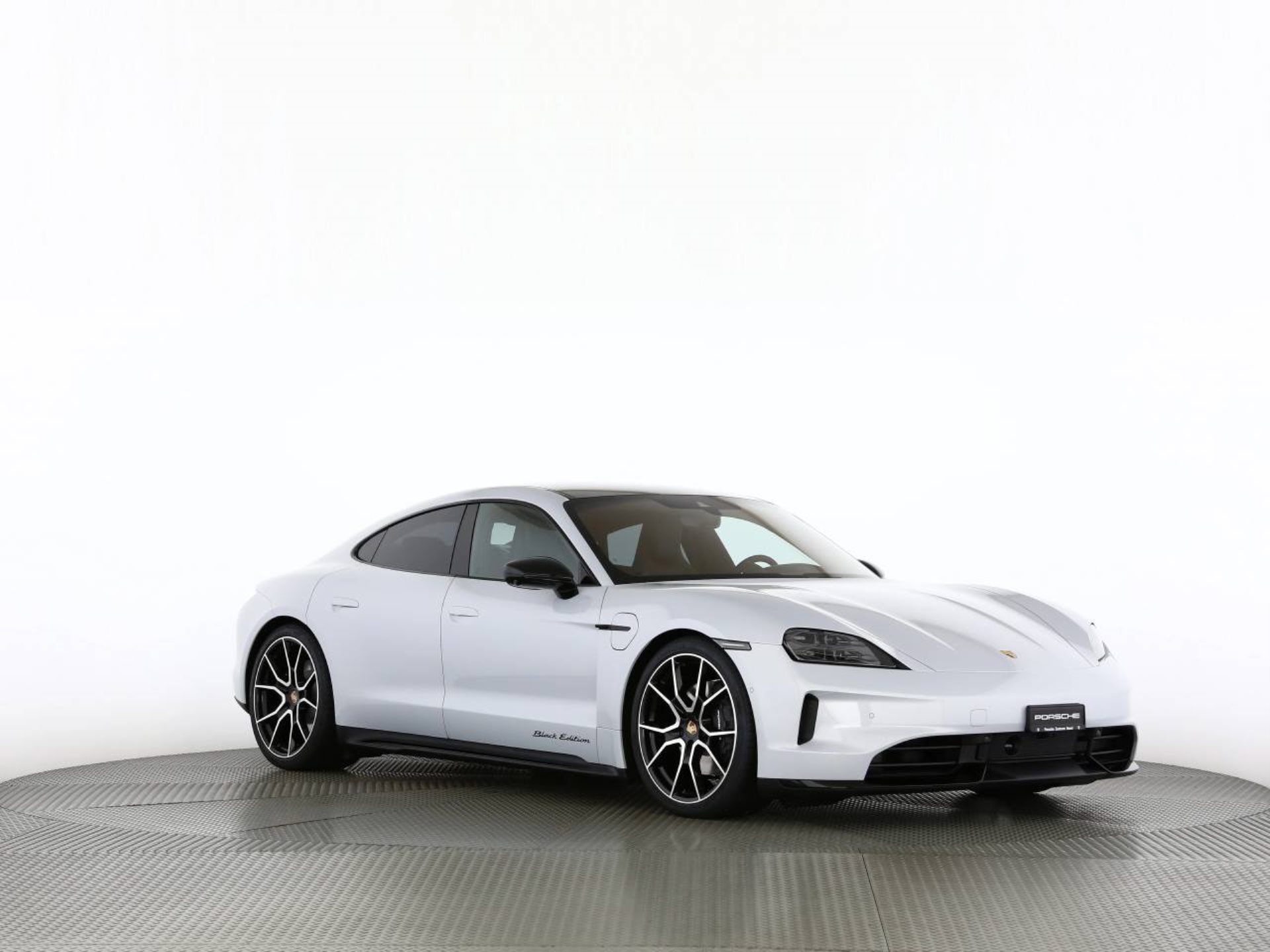 PORSCHE Taycan 4 Black Edition-image-10