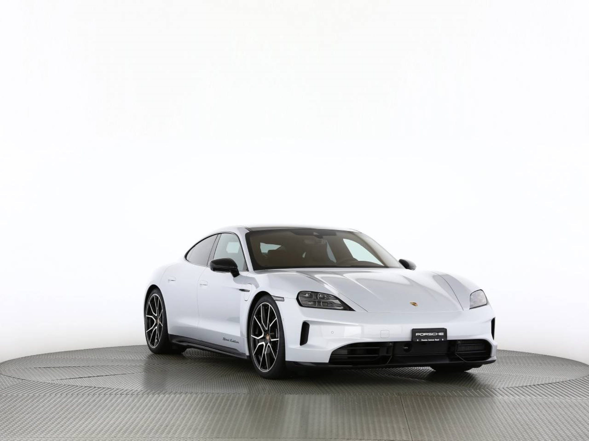 PORSCHE Taycan 4 Black Edition-image-9