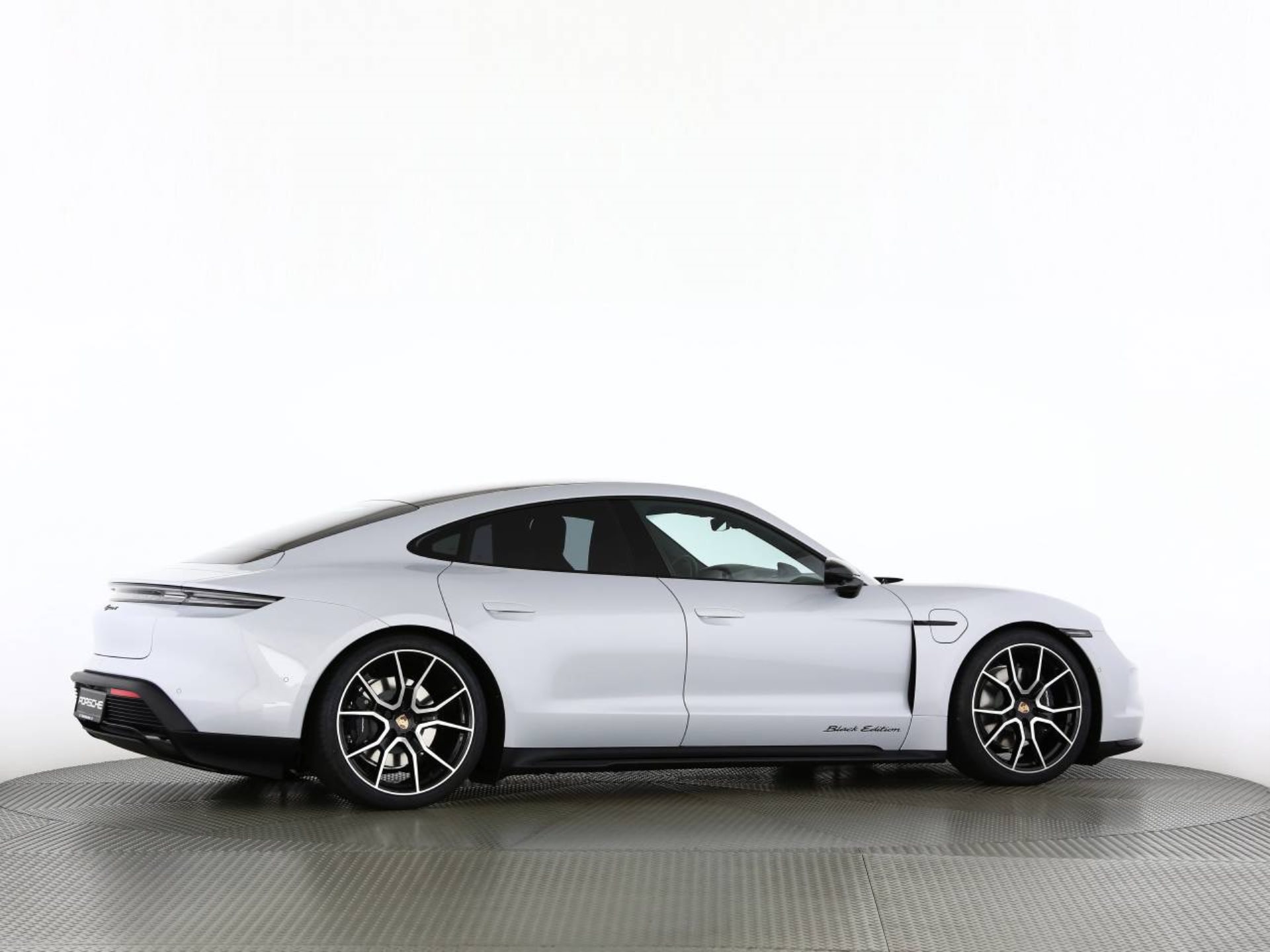 PORSCHE Taycan 4 Black Edition-image-15