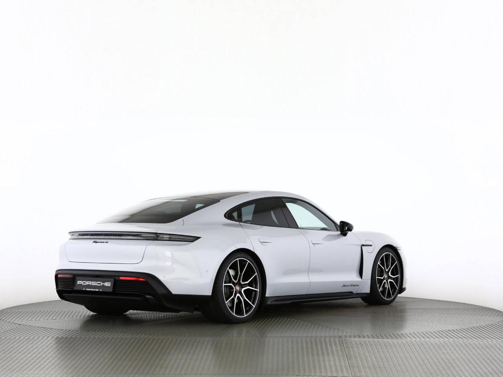 PORSCHE Taycan 4 Black Edition-image-17