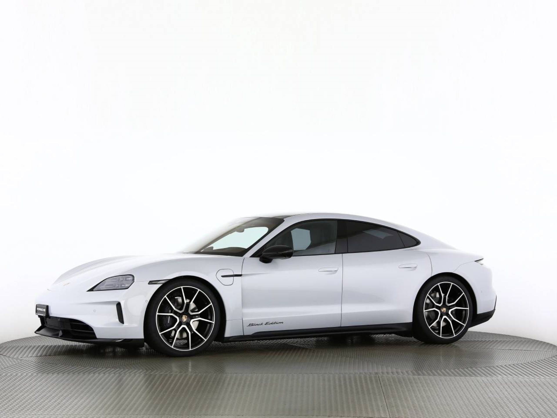 PORSCHE Taycan 4 Black Edition-image-27