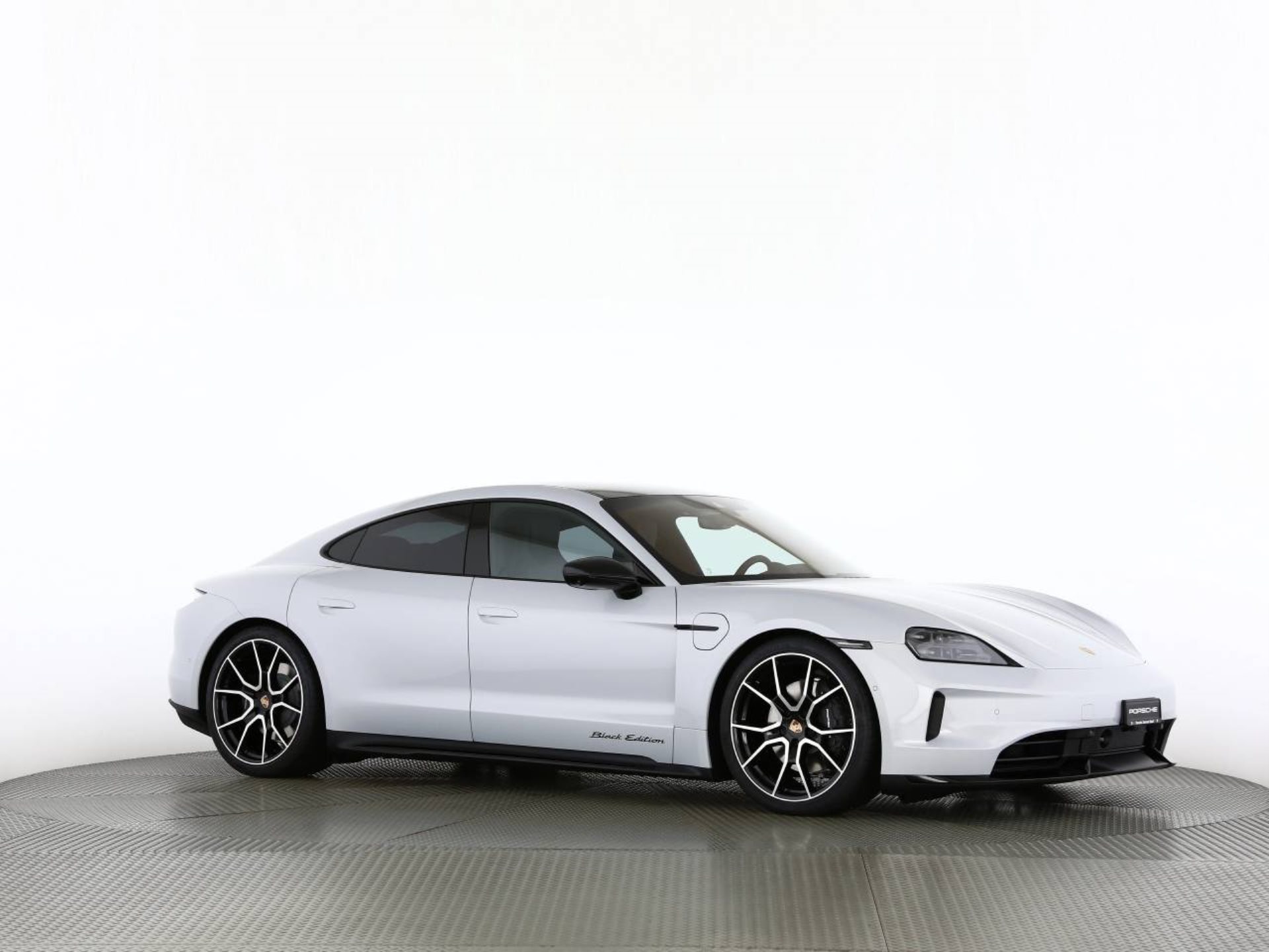 PORSCHE Taycan 4 Black Edition-image-11