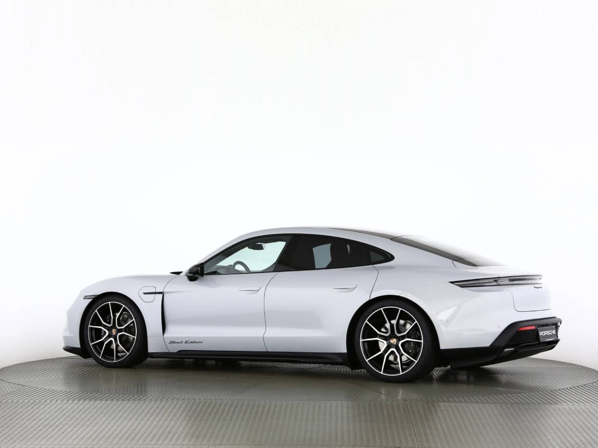 PORSCHE Taycan 4 Black Edition-image-23