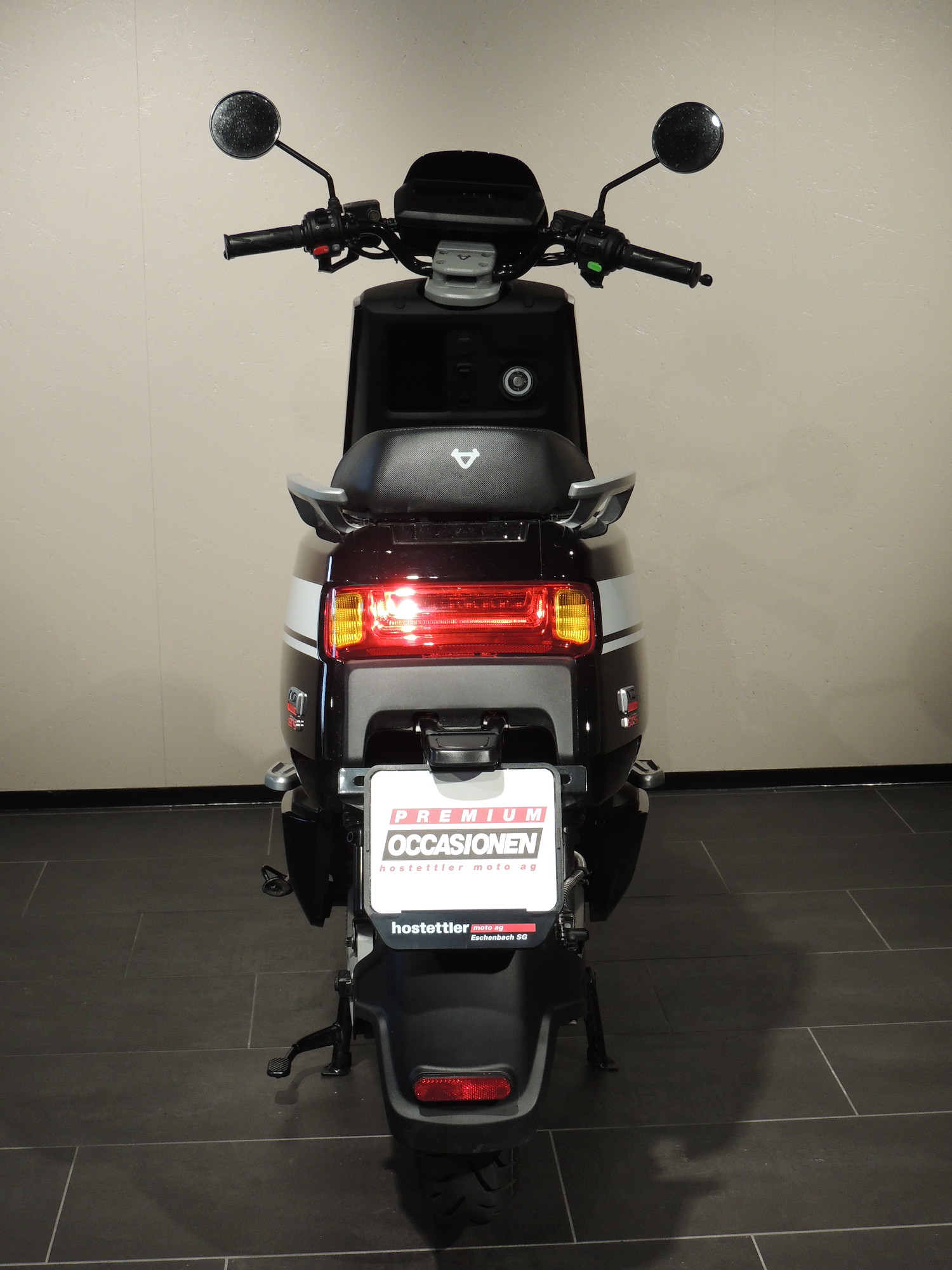 NIU N GTS Pro-showroom-element-3