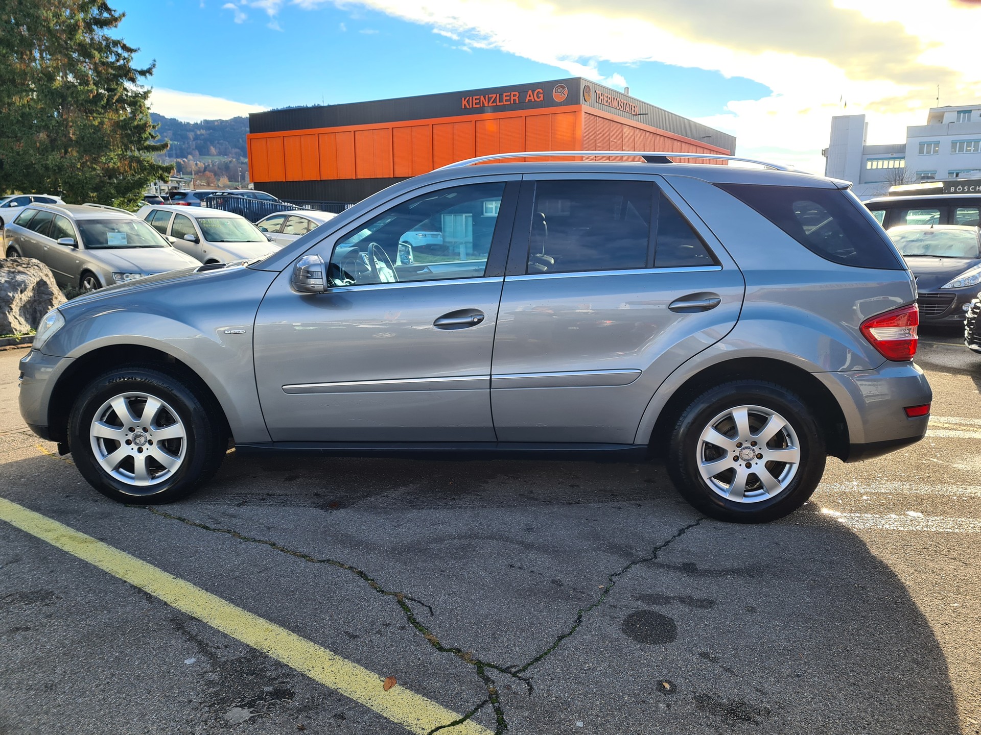 MERCEDES-BENZ ML 300 CDI Blue Eff. My Star 4Matic 7G-Tronic-showroom-element-3