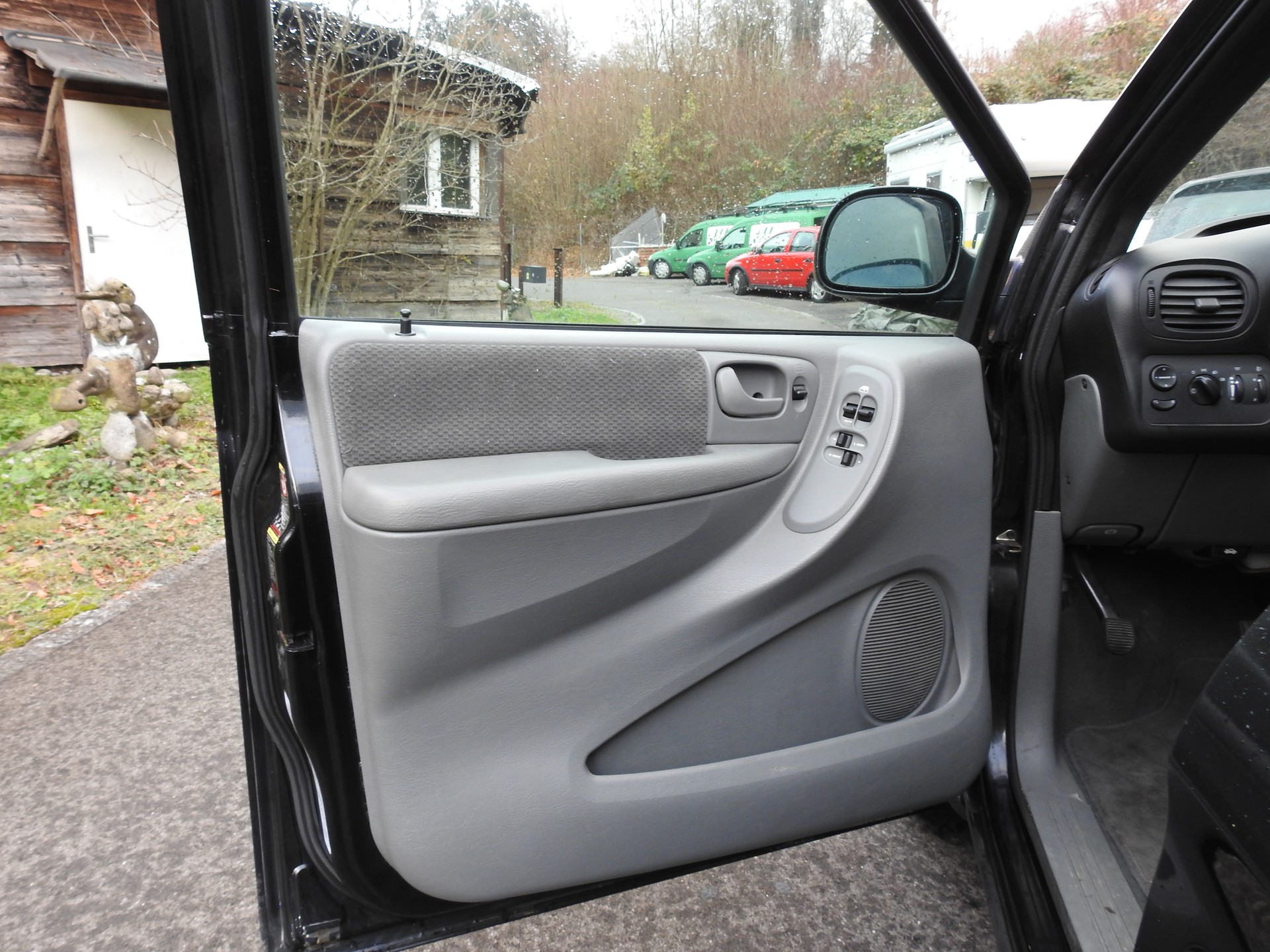 CHRYSLER Voyager 2.8 CRD SE Automatic-image-7