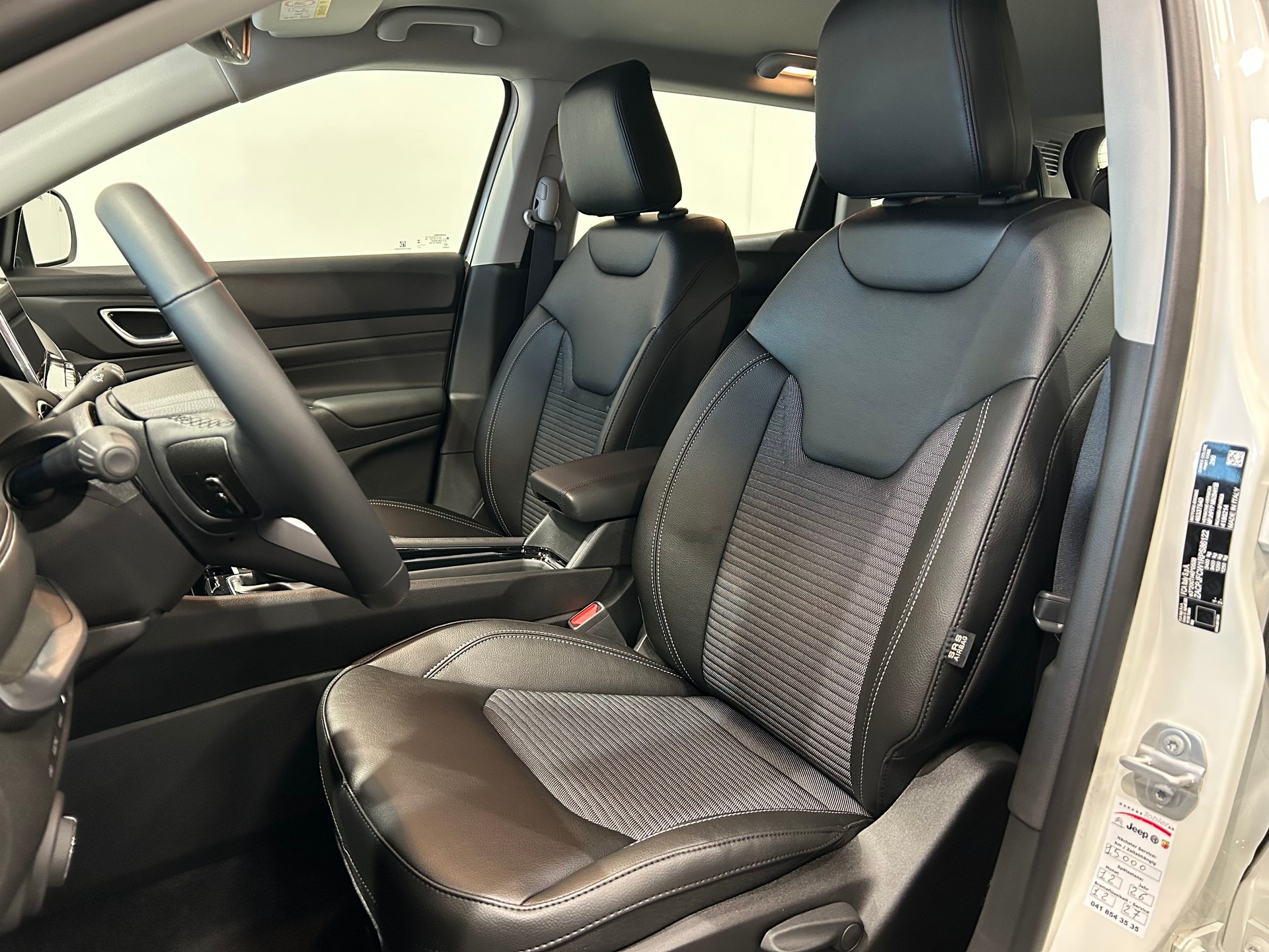 JEEP Compass 1.3 T PHEV Swiss Altitude Plus AWD-image-10