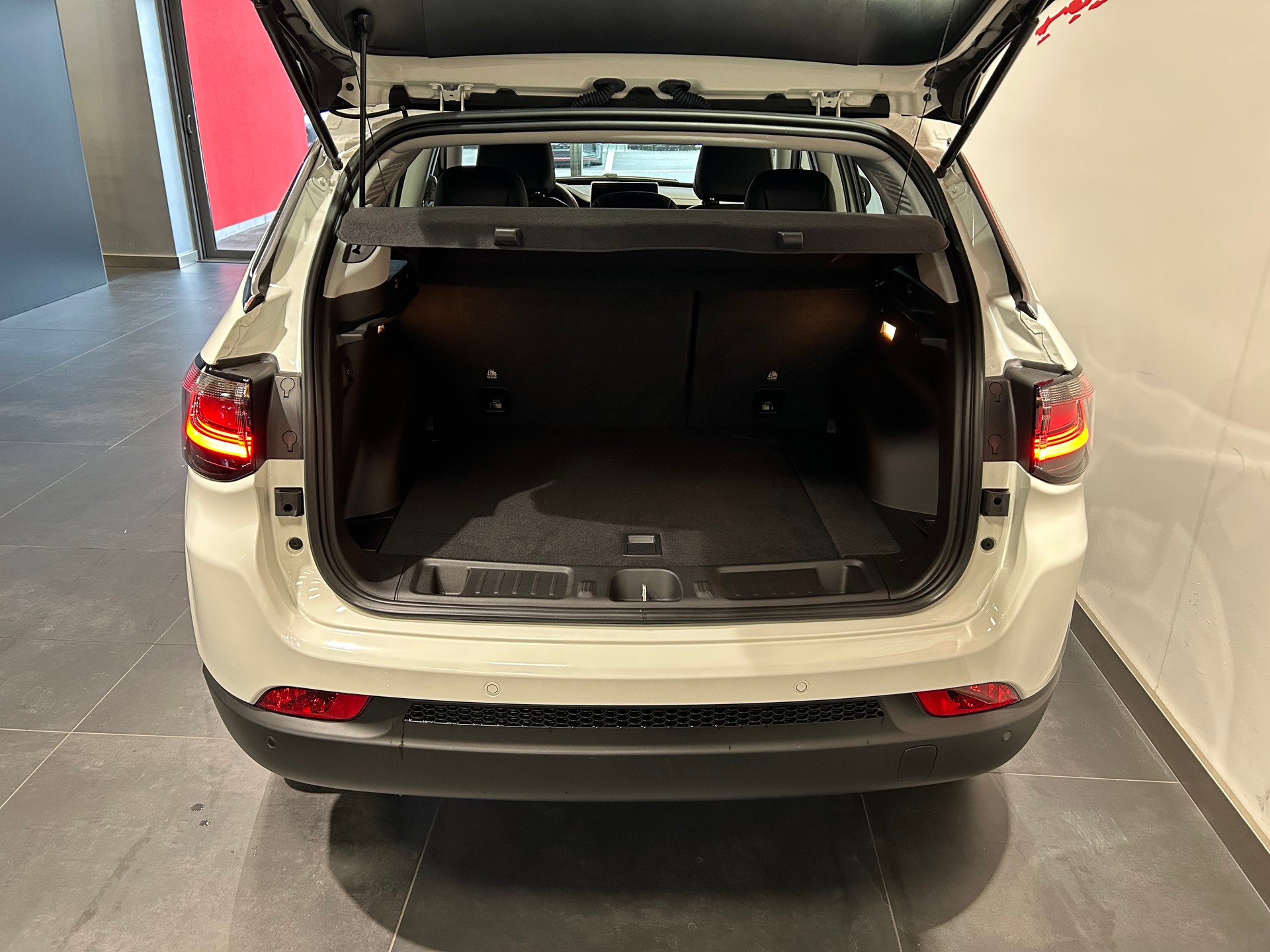 JEEP Compass 1.3 T PHEV Swiss Altitude Plus AWD-image-19