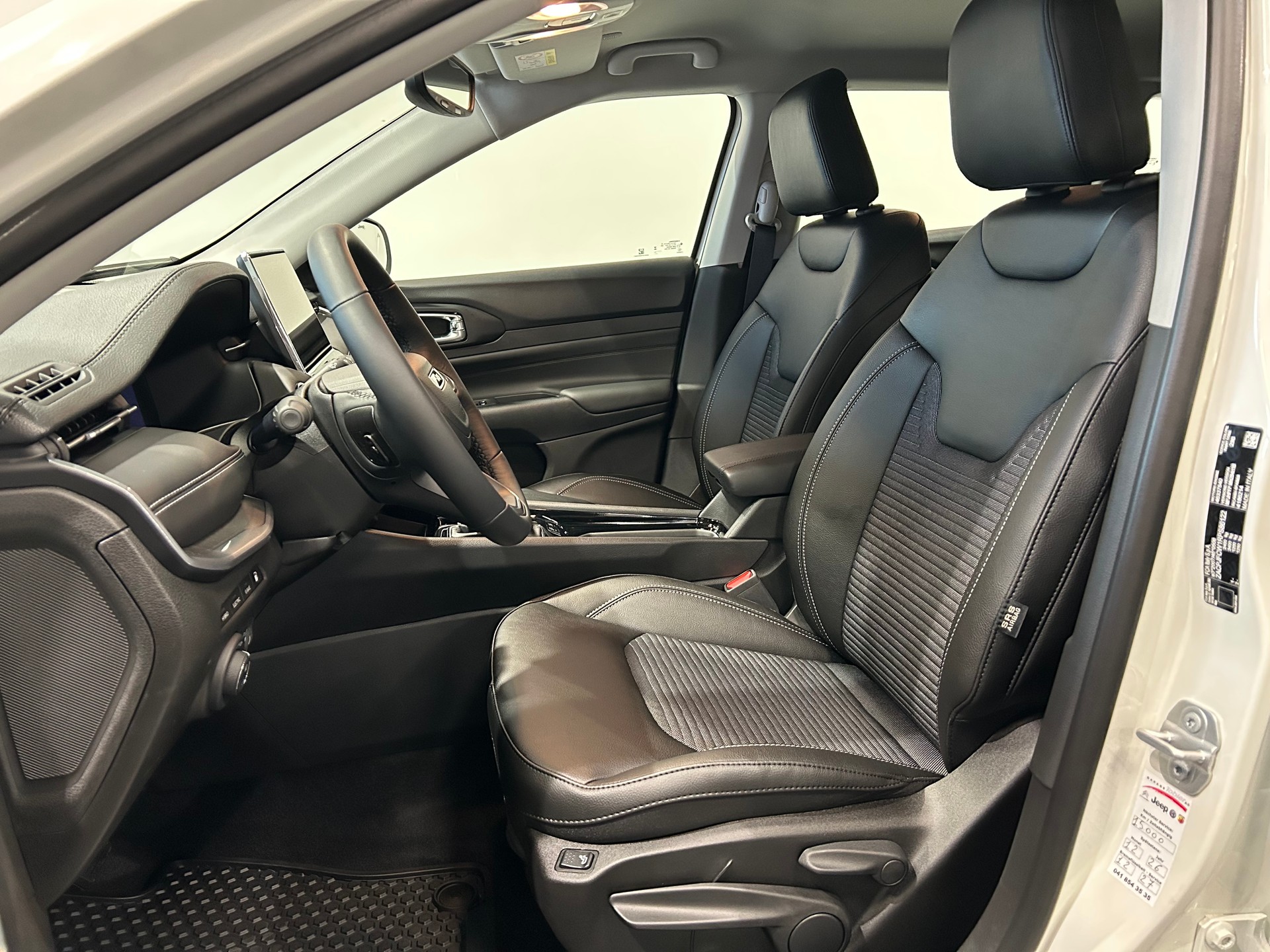 JEEP Compass 1.3 T PHEV Swiss Altitude Plus AWD-image-9
