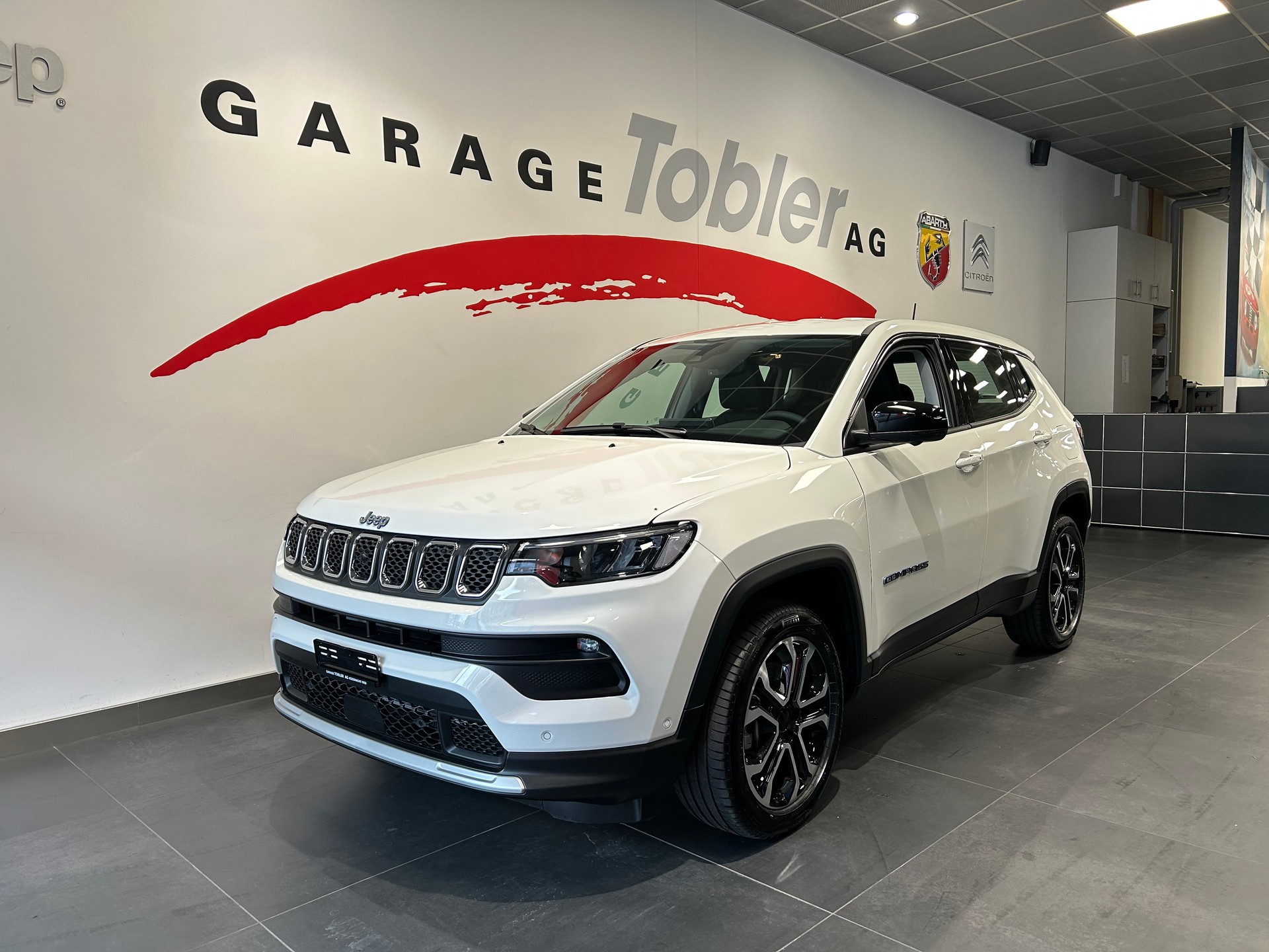 JEEP Compass 1.3 T PHEV Swiss Altitude Plus AWD-image-1