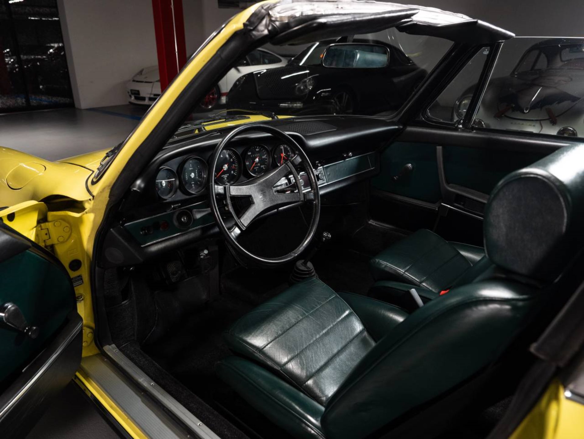 PORSCHE 911 S 2.4 Targa-image-14