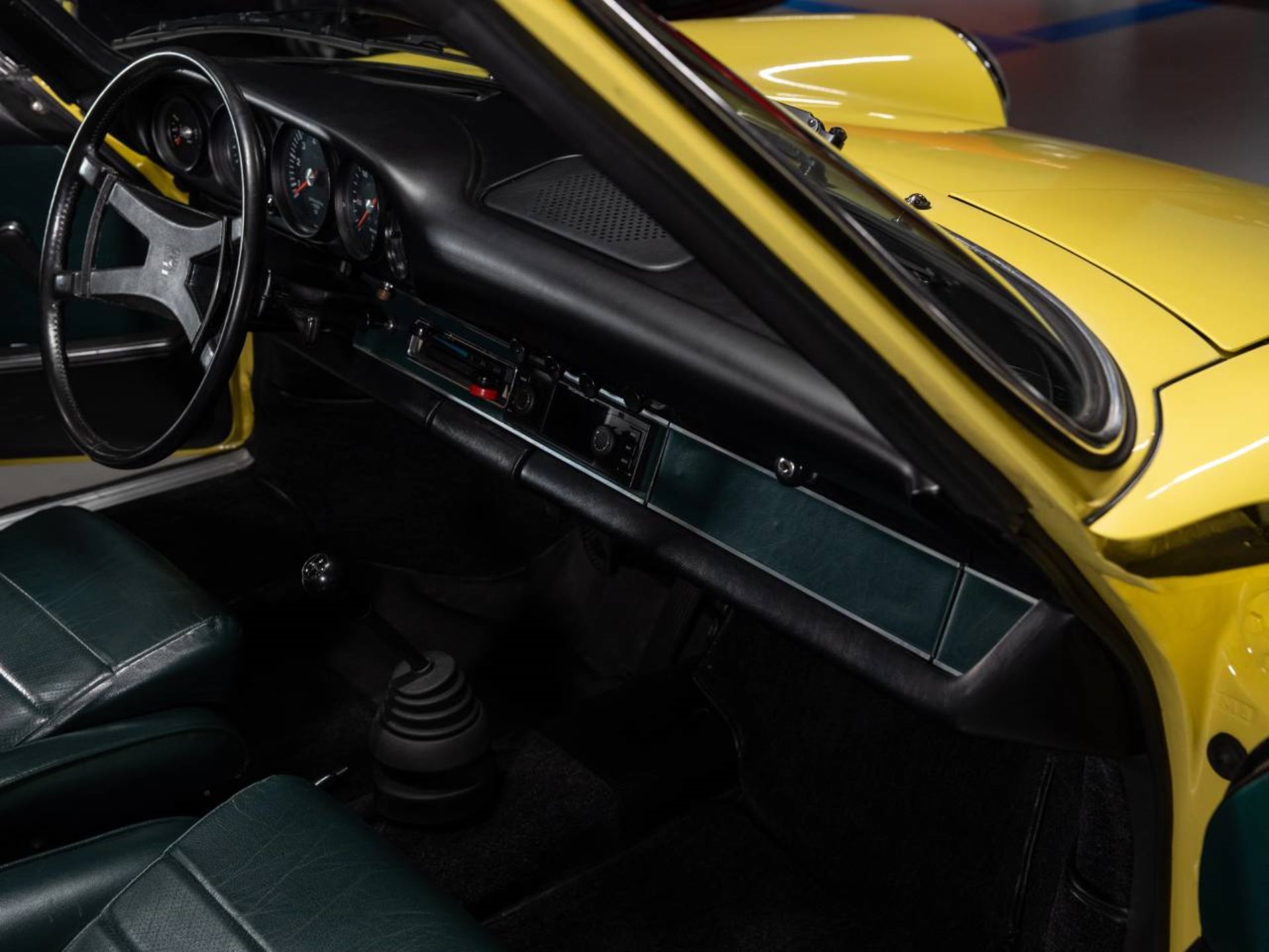 PORSCHE 911 S 2.4 Targa-image-4