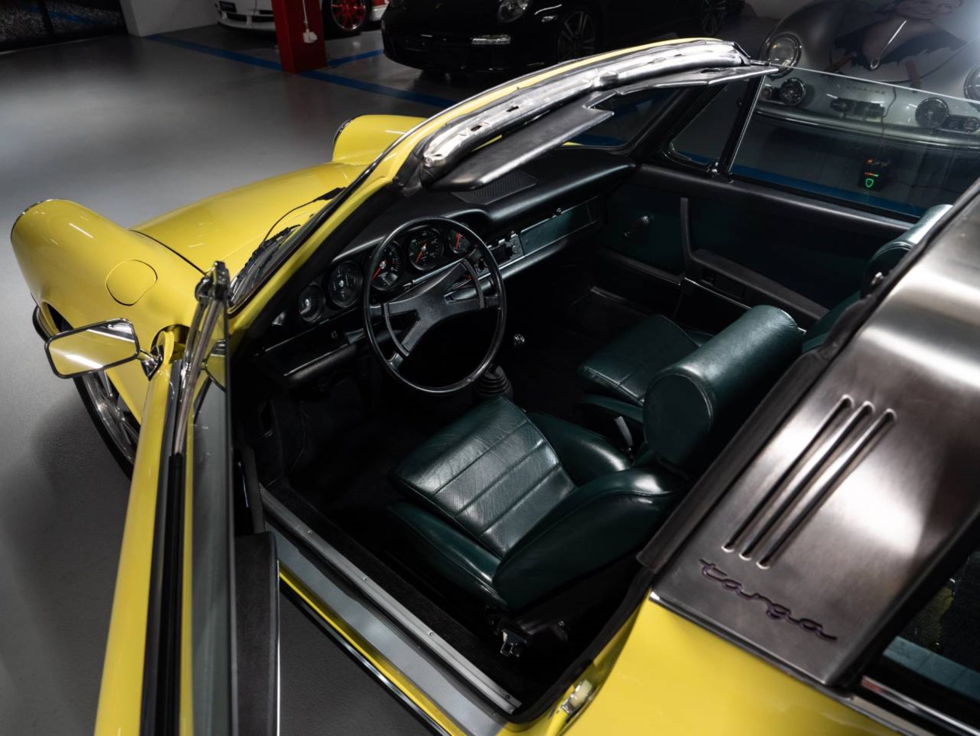 PORSCHE 911 S 2.4 Targa-image-11