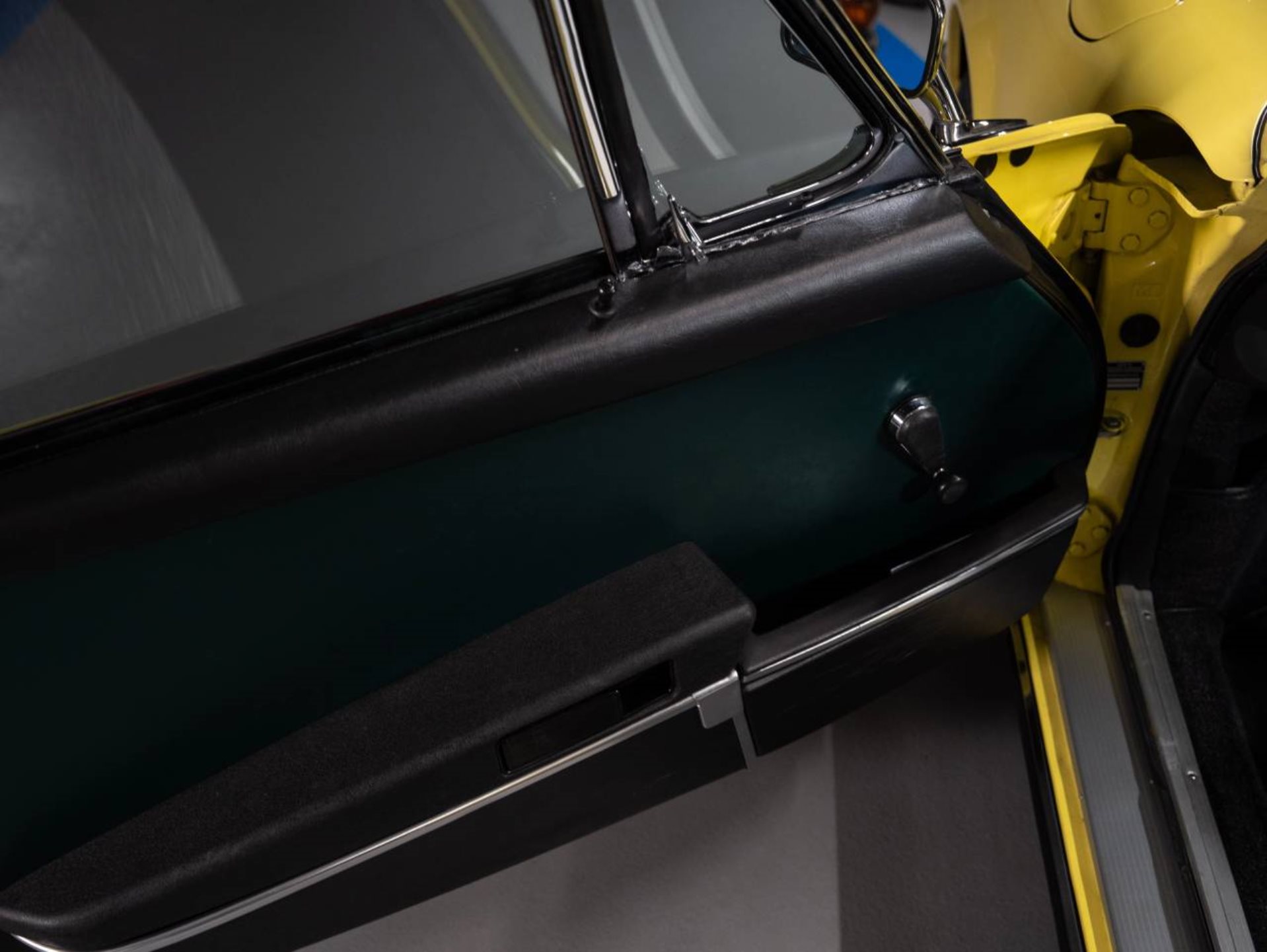 PORSCHE 911 S 2.4 Targa-image-10