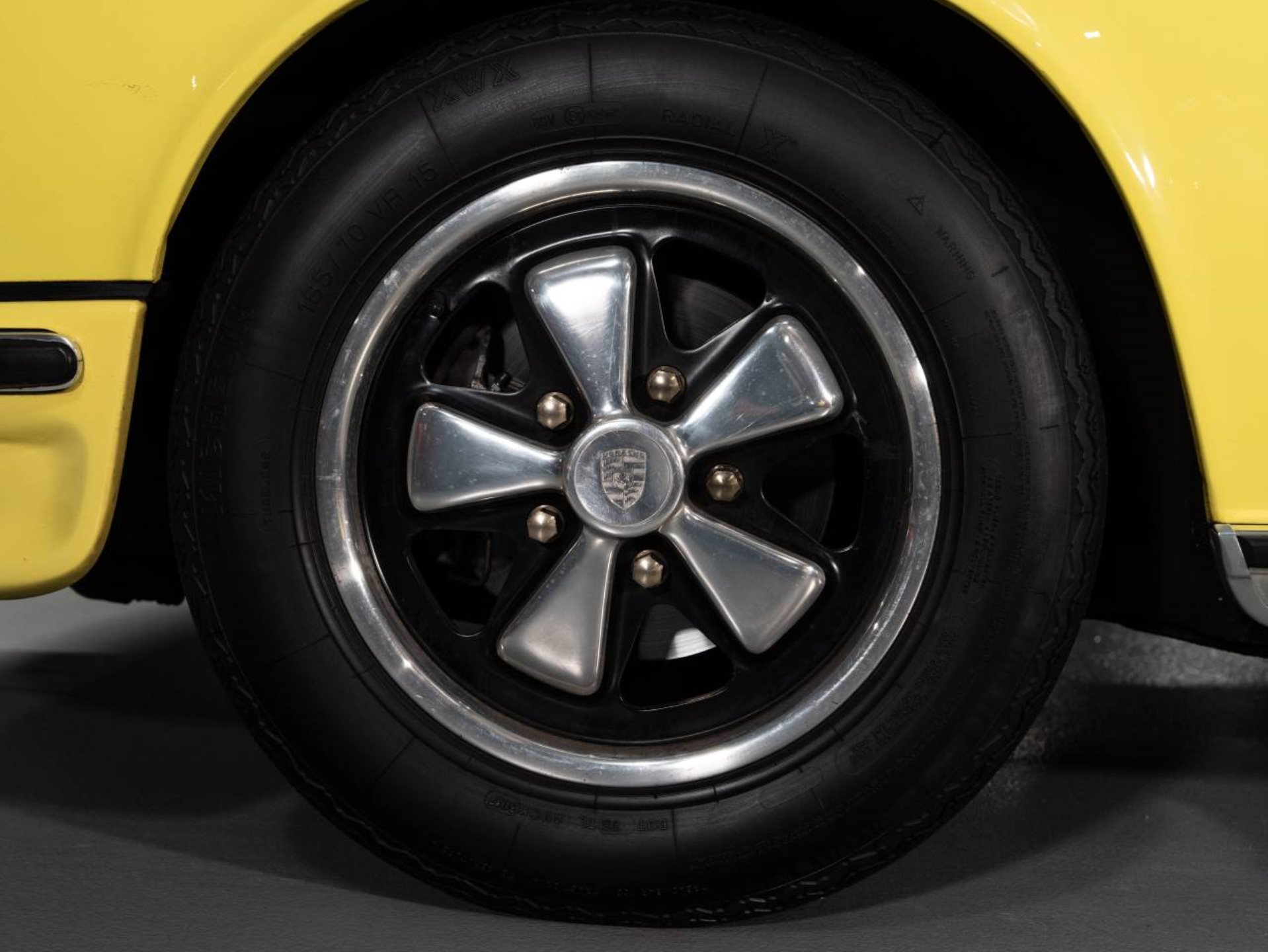 PORSCHE 911 S 2.4 Targa-image-29