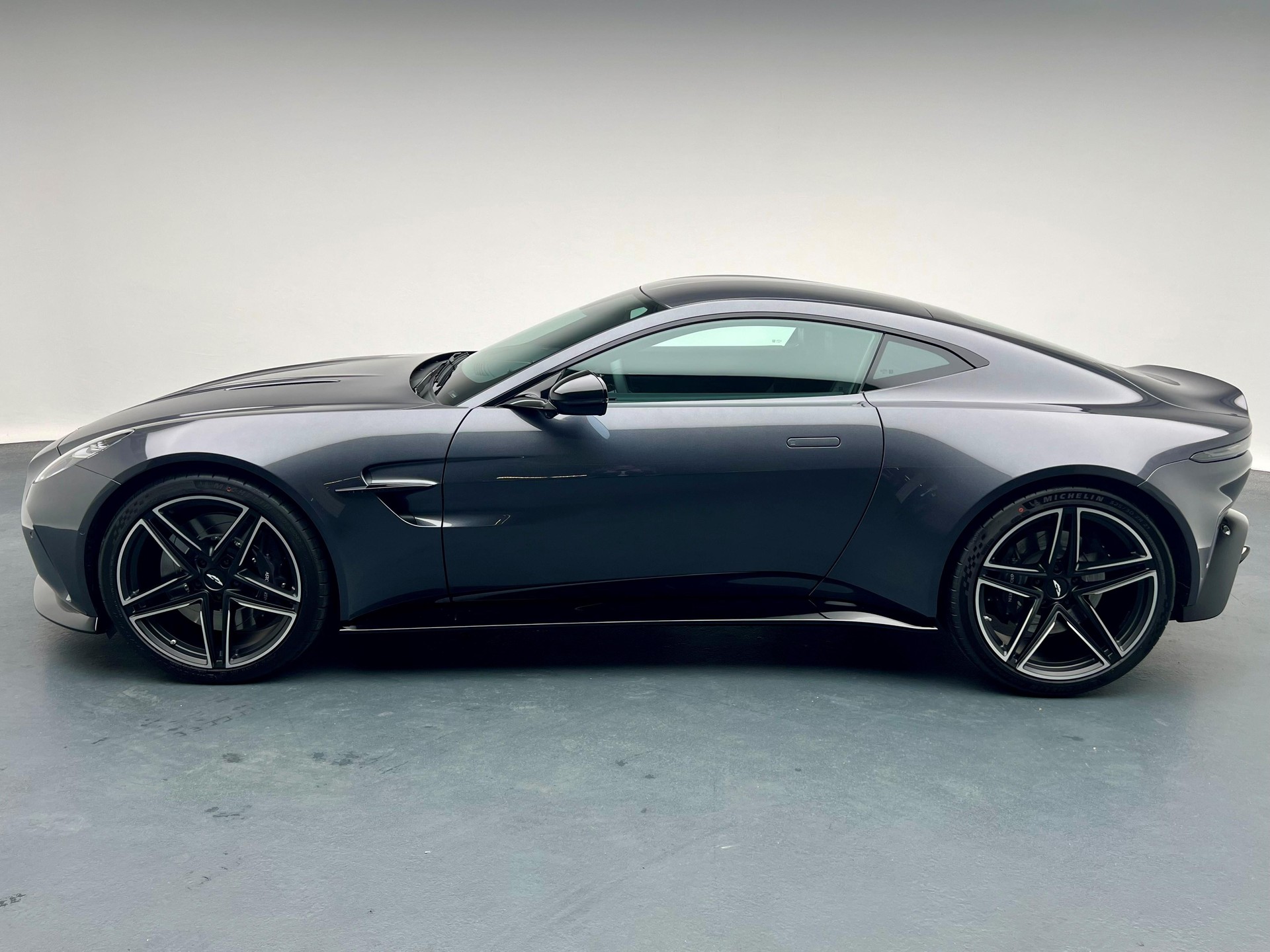 ASTON MARTIN V8 Vantage Coupé 4.0 V8 Bi-Turbo-image-1