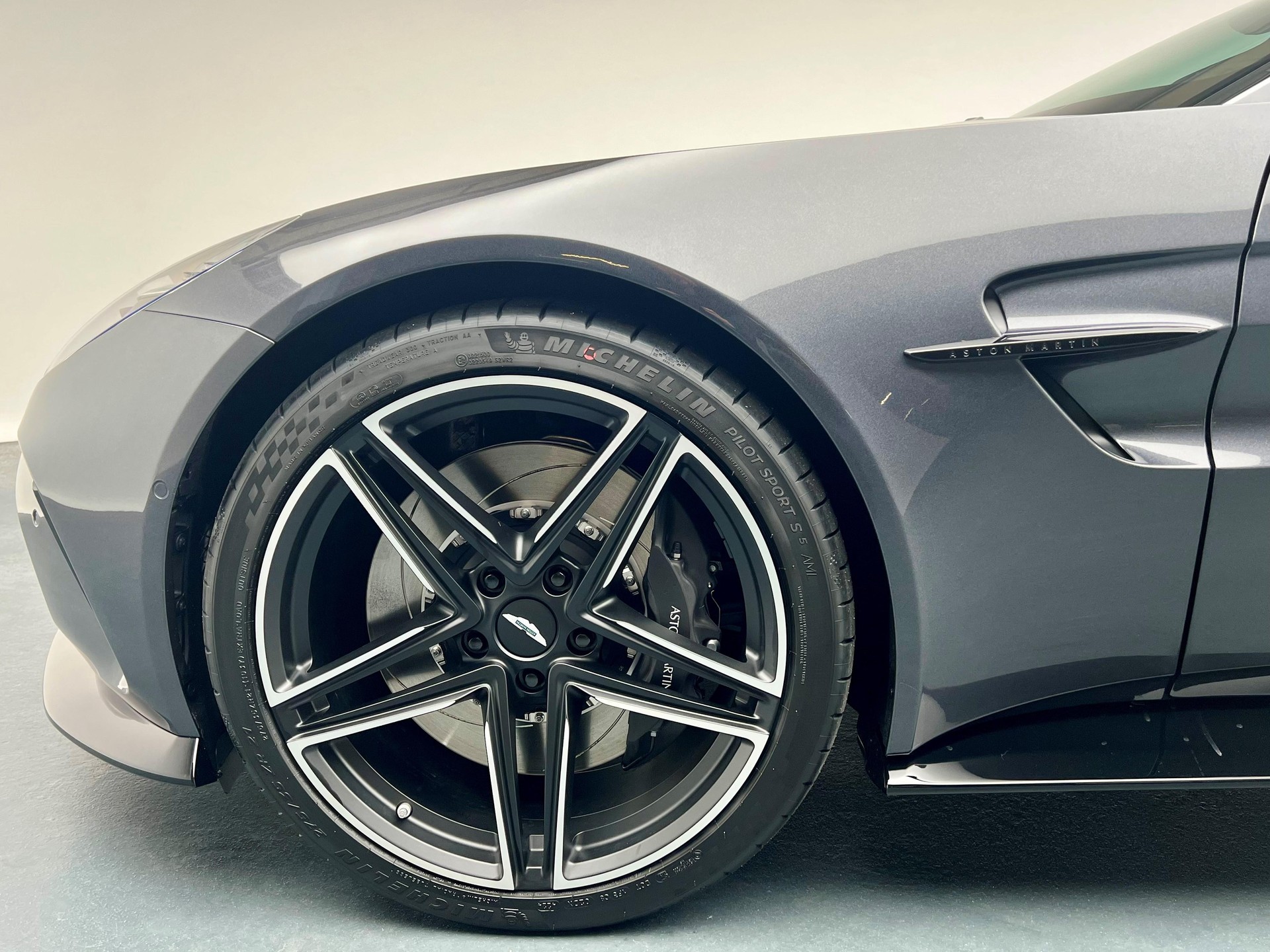 ASTON MARTIN V8 Vantage Coupé 4.0 V8 Bi-Turbo-image-16