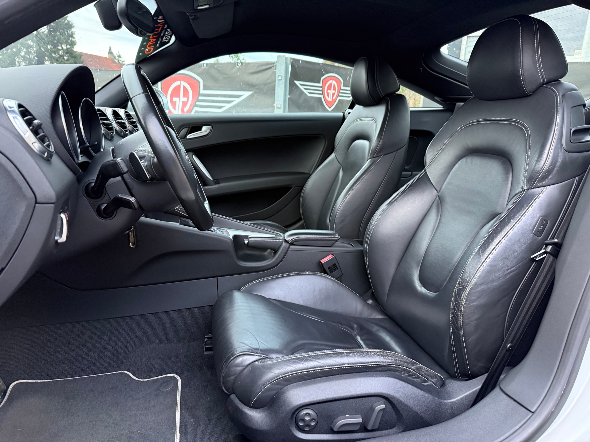 AUDI TTS Coupé 2.0 TFSI quattro S-tronic S-LINE-image-8