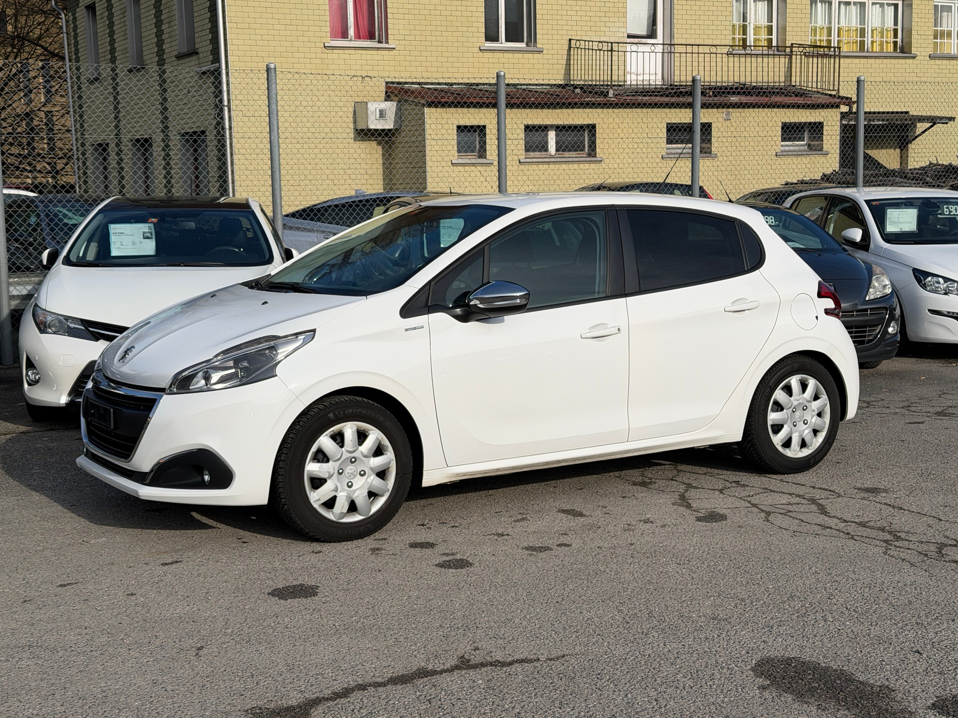 PEUGEOT 208 1.2 PureTech Style-image-2