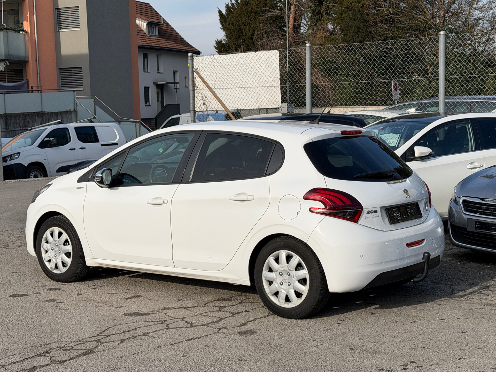 PEUGEOT 208 1.2 PureTech Style-image-15