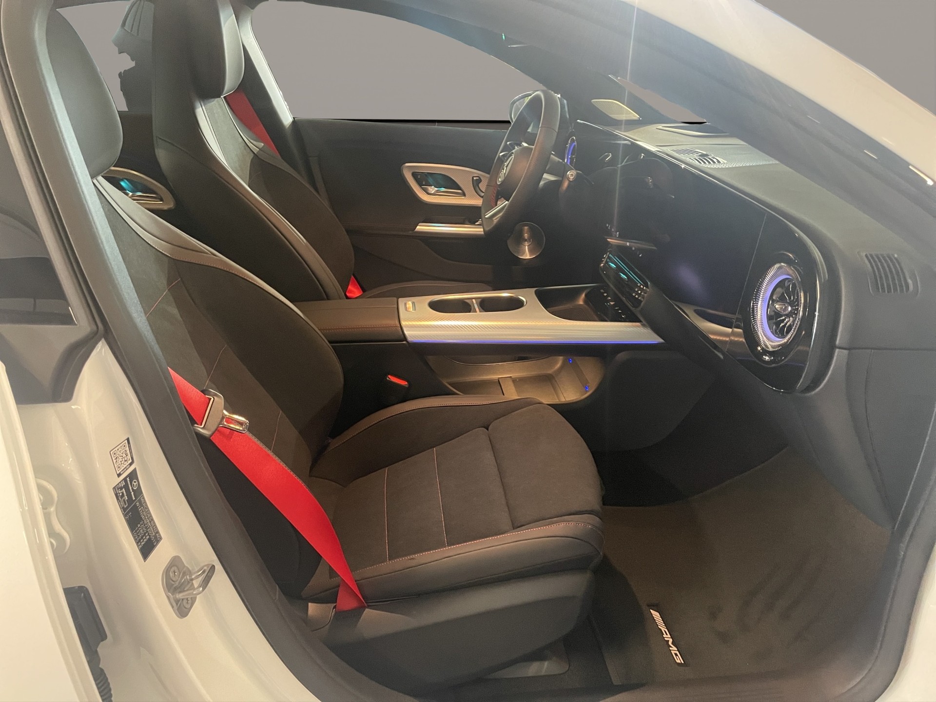 MERCEDES-BENZ CLA 220 8G-DCT 4Matic-image-9