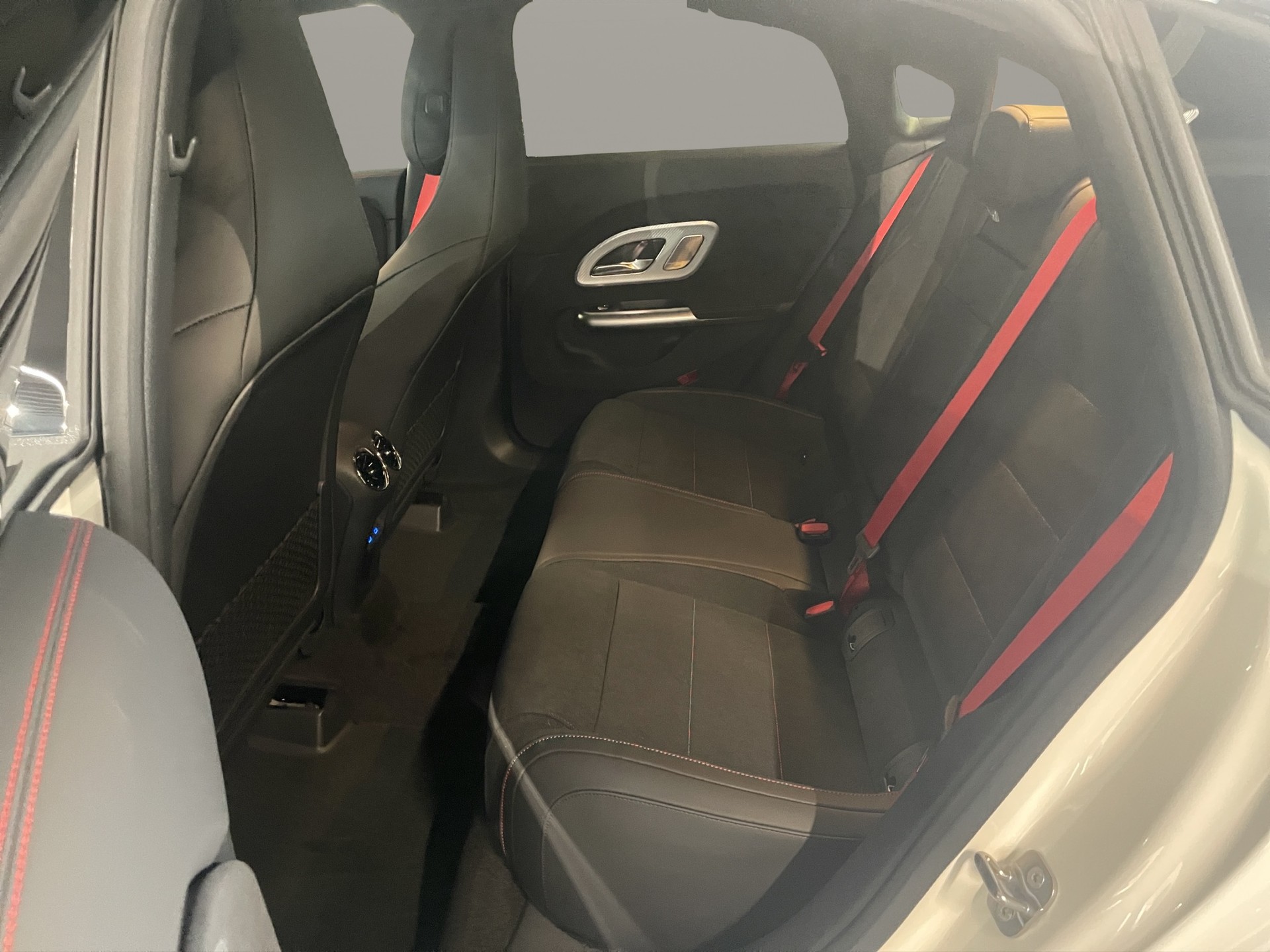MERCEDES-BENZ CLA 220 8G-DCT 4Matic-image-10