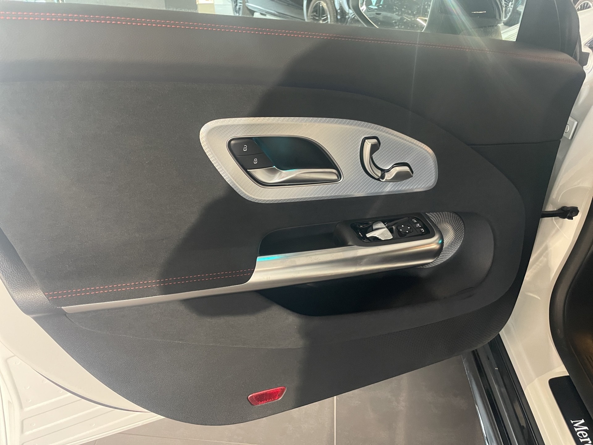 MERCEDES-BENZ CLA 220 8G-DCT 4Matic-image-11