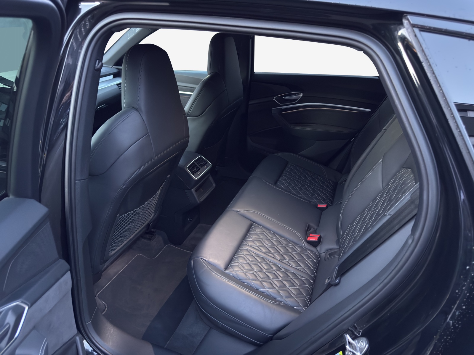 AUDI e-tron S quattro-image-12