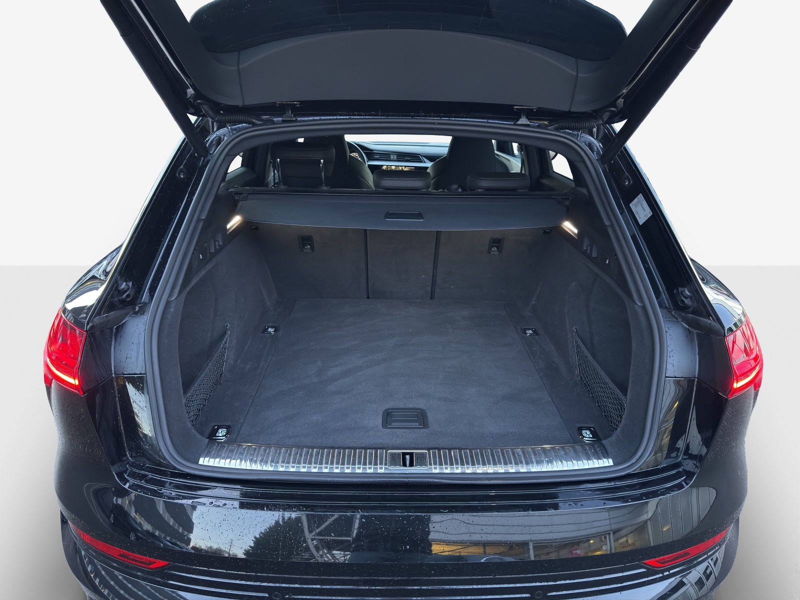 AUDI e-tron S quattro-image-13