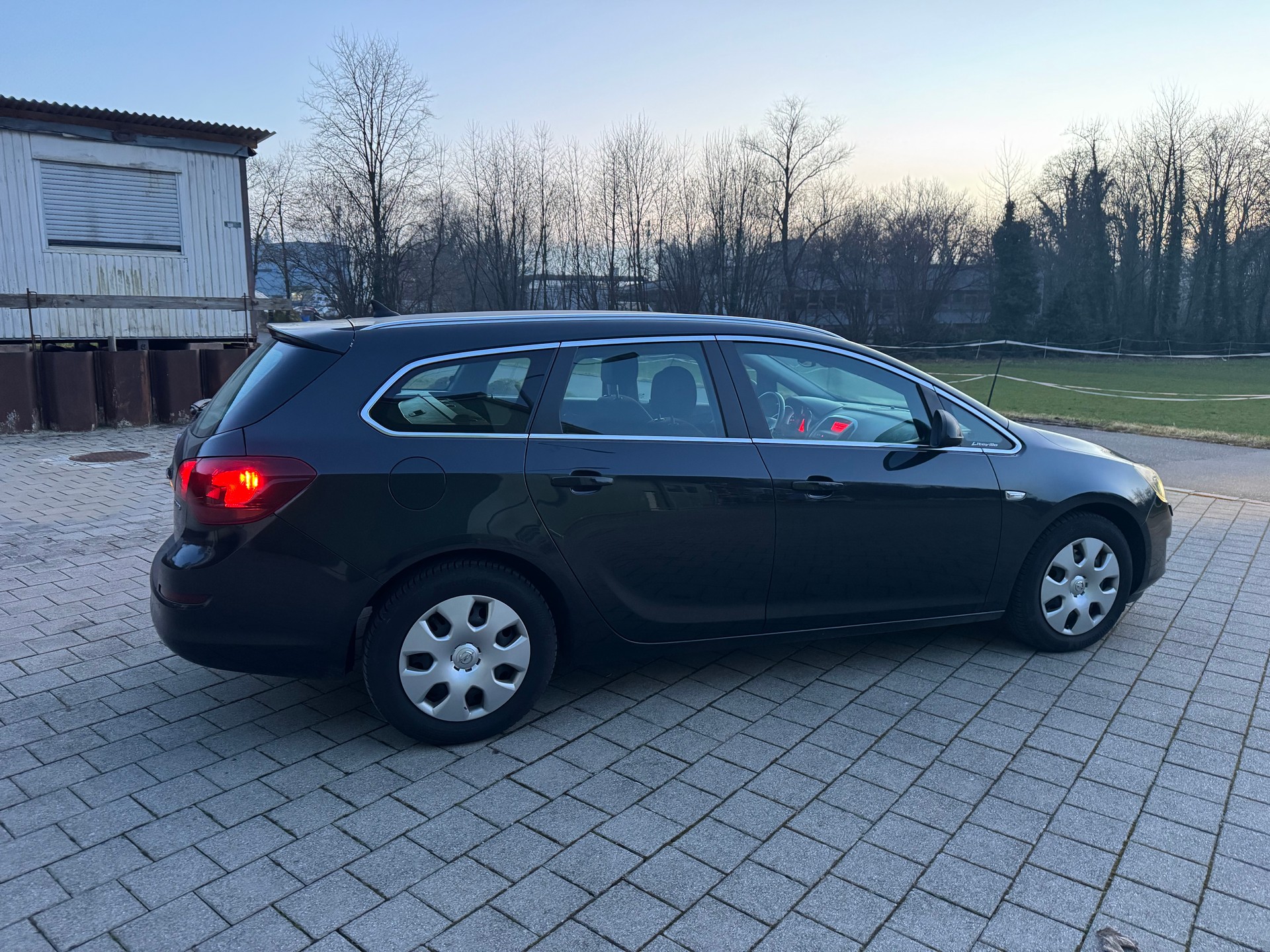 OPEL Astra SportsTourer 1.6i 16V Turbo Sport-image-2