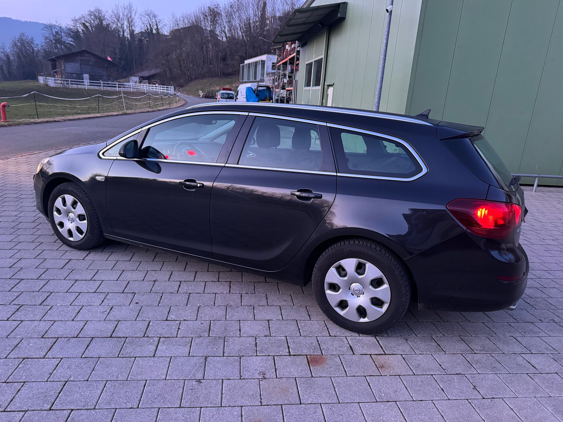 OPEL Astra SportsTourer 1.6i 16V Turbo Sport-image-4