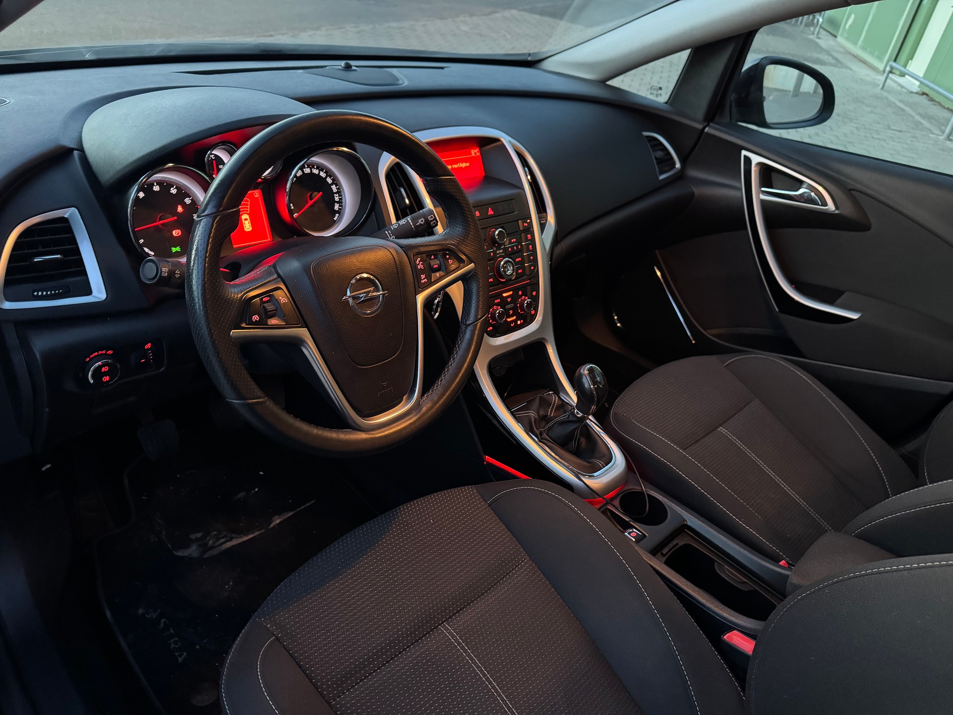 OPEL Astra SportsTourer 1.6i 16V Turbo Sport-image-8