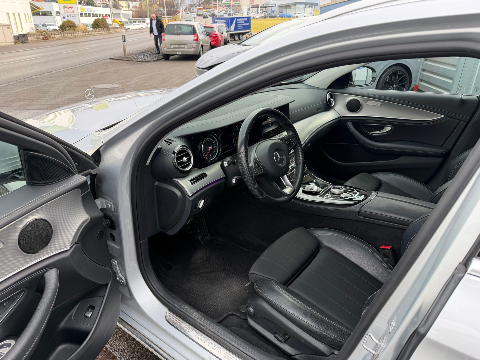 MERCEDES-BENZ E 220 d Exclusive 4Matic 9G-Tronic-image-7