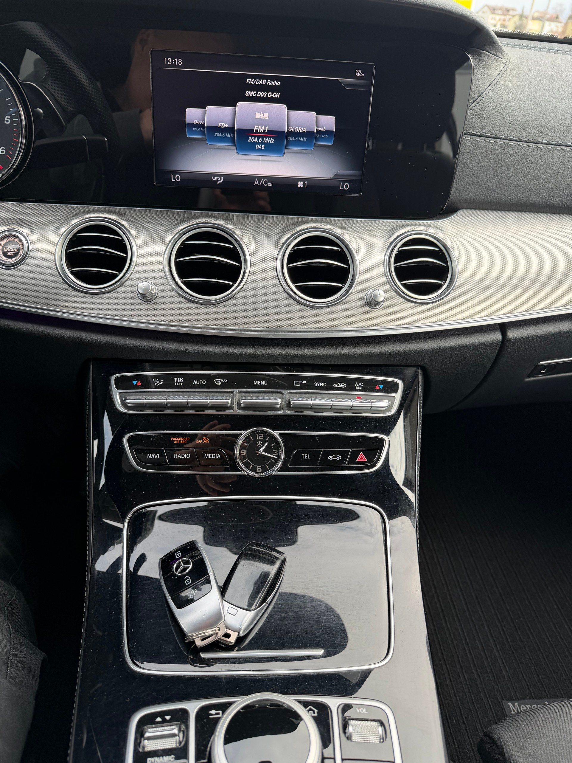 MERCEDES-BENZ E 220 d Exclusive 4Matic 9G-Tronic-image-9
