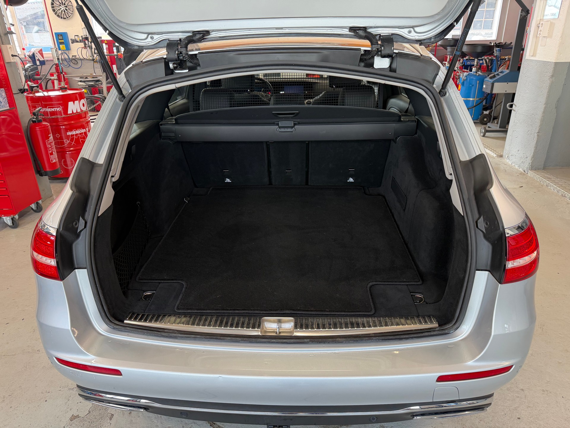 MERCEDES-BENZ E 220 d Exclusive 4Matic 9G-Tronic-image-4