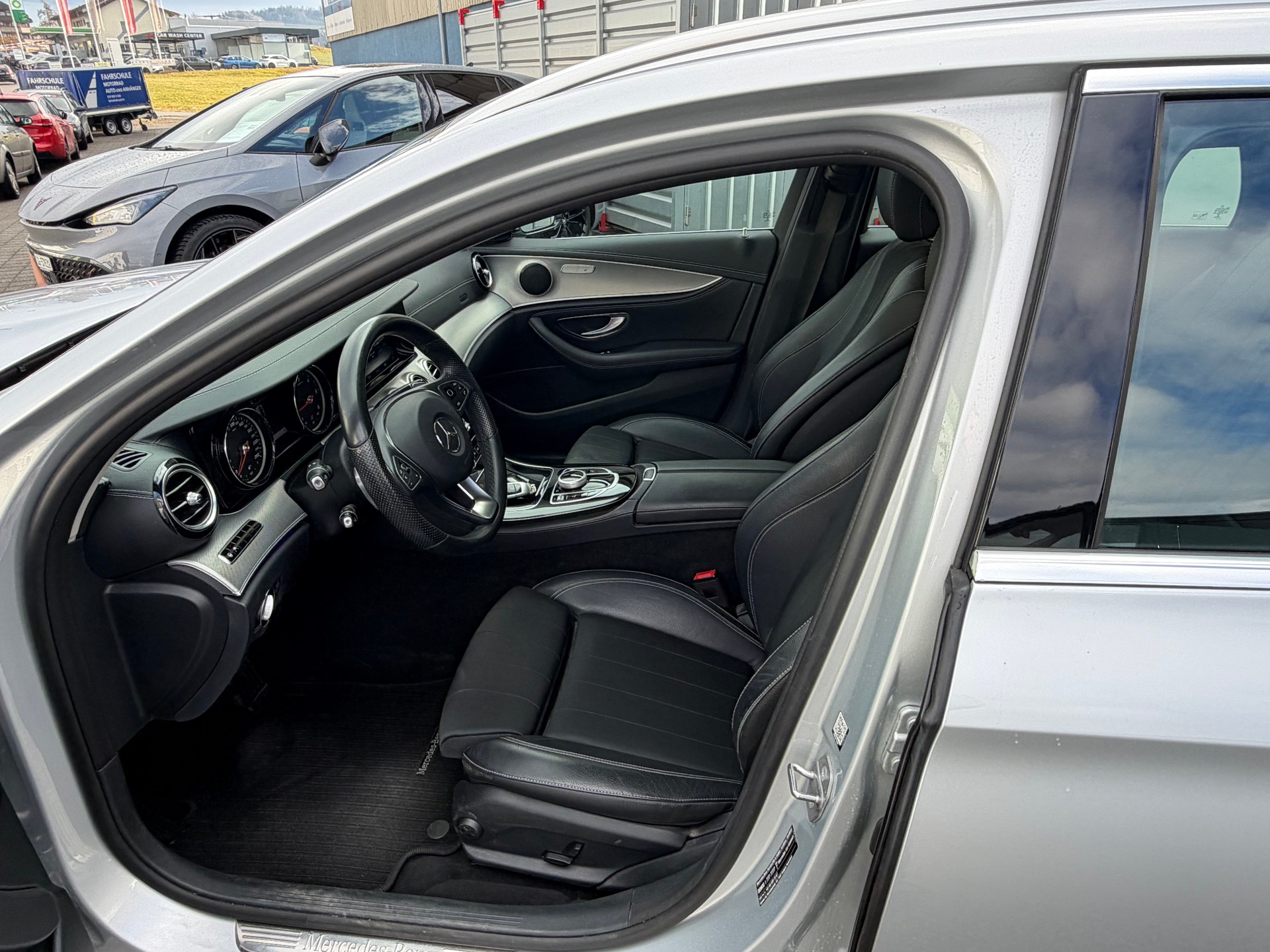 MERCEDES-BENZ E 220 d Exclusive 4Matic 9G-Tronic-image-6