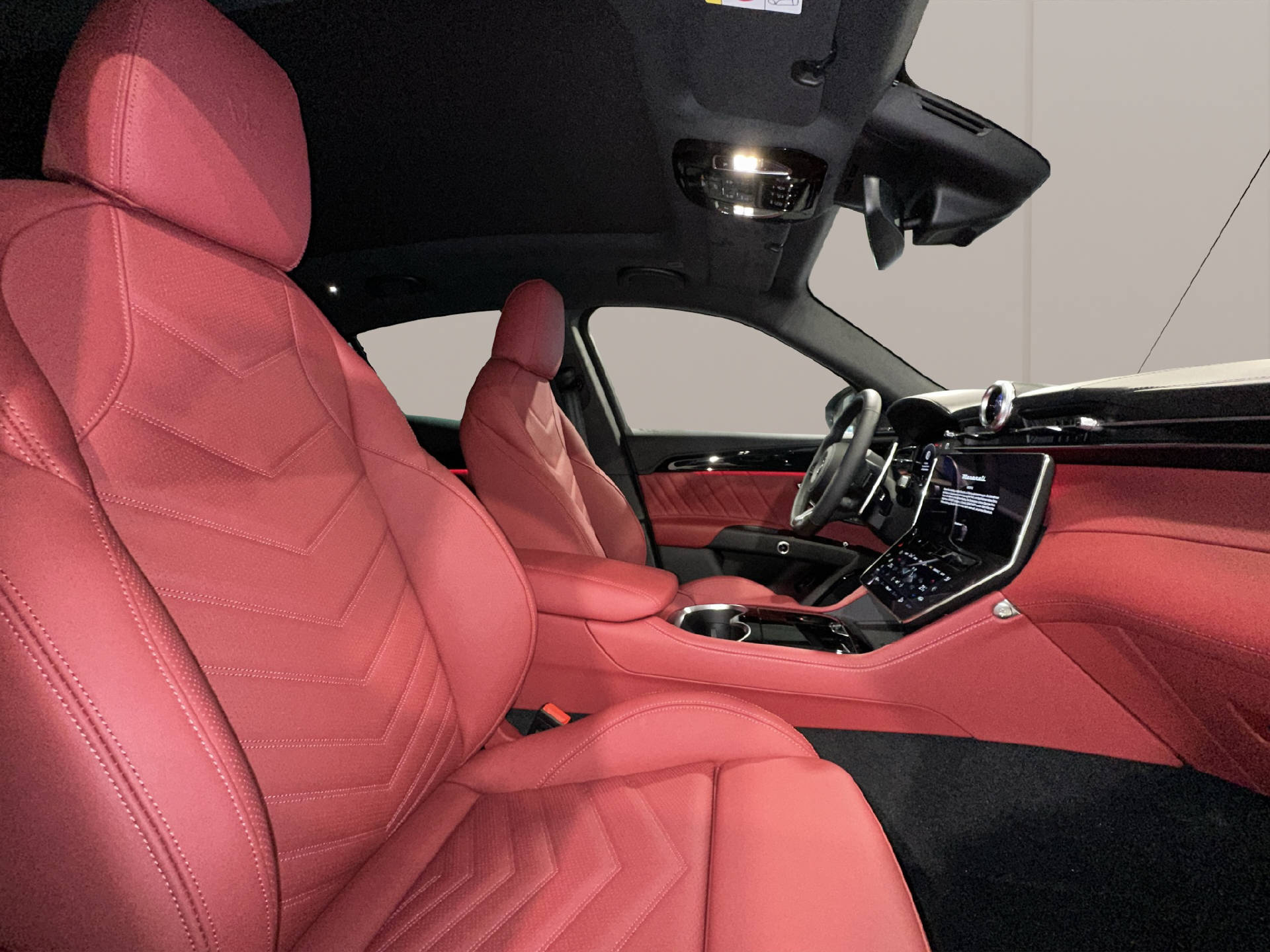 MASERATI Grecale 2.0 Hybrid Modena-image-14
