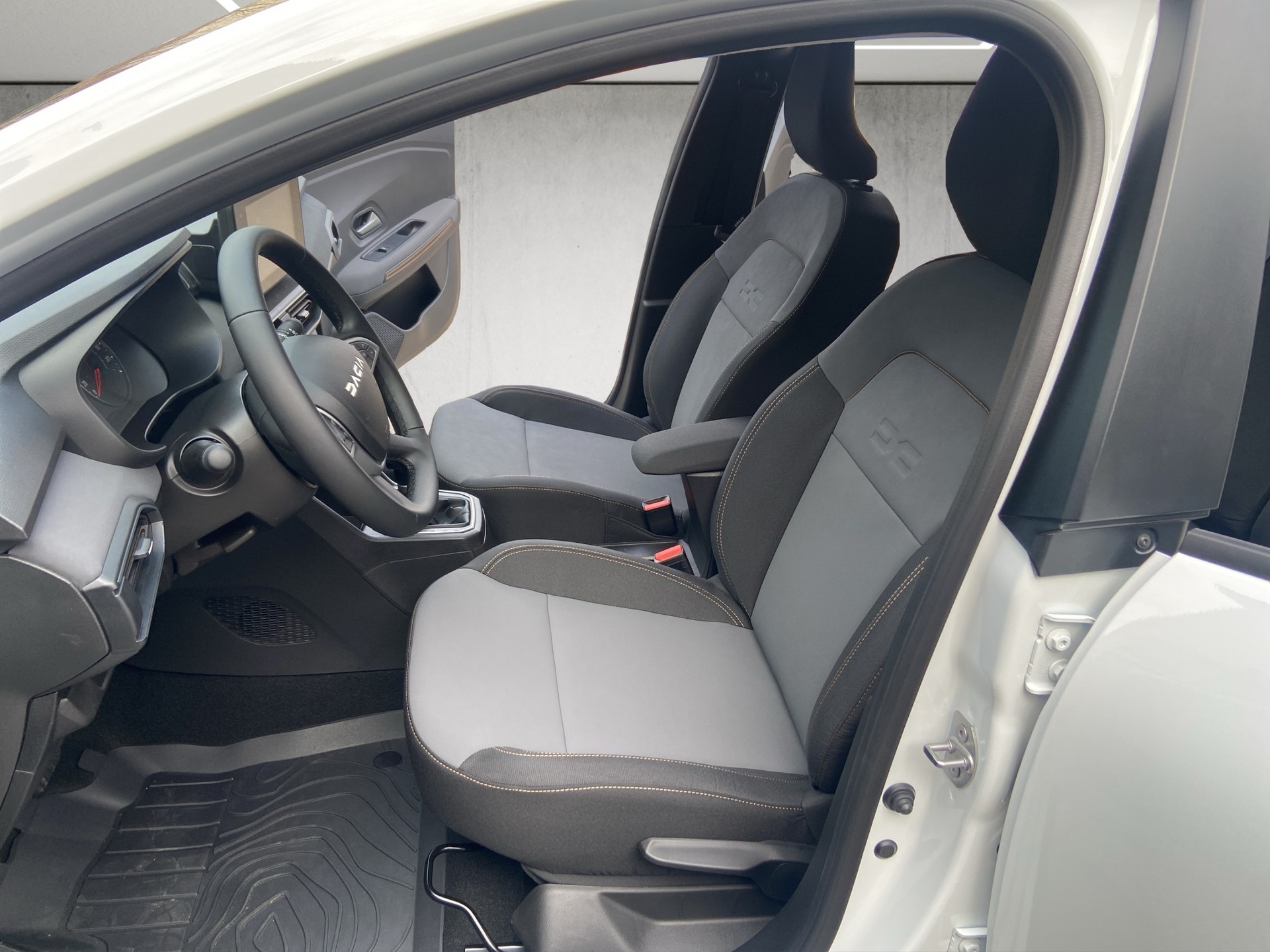 DACIA Sandero Stepway TCe 90 Extreme+ CVT-image-10